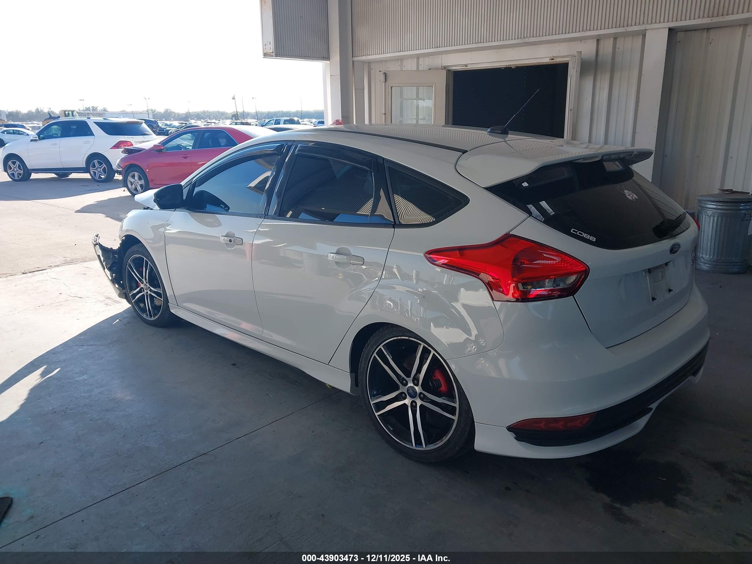 FORD FOCUS image 3