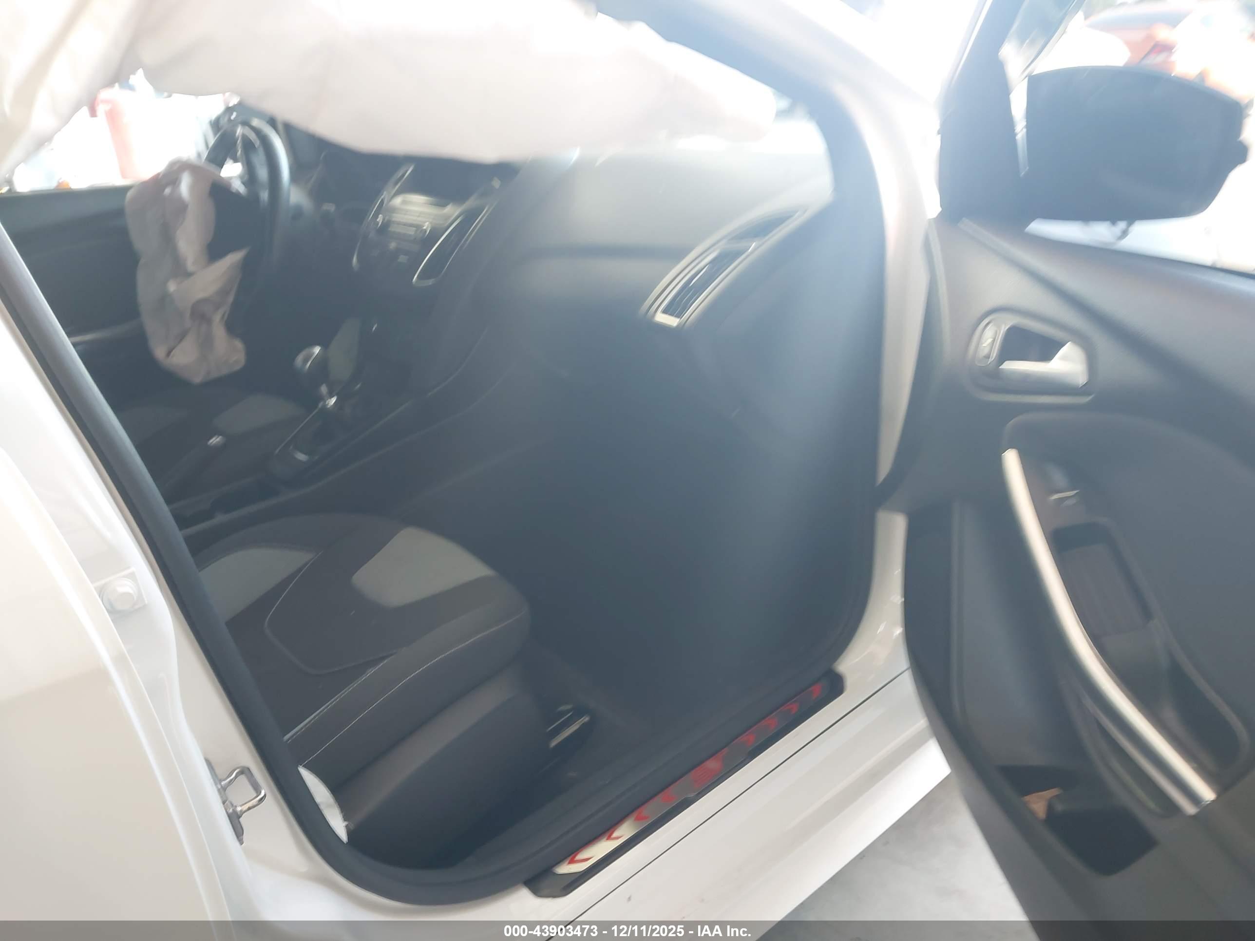 FORD FOCUS image 5