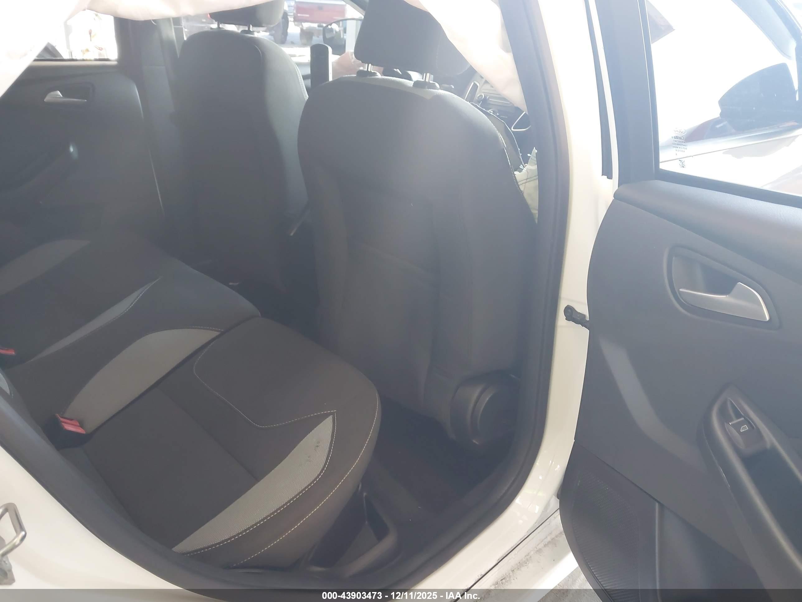 FORD FOCUS image 8