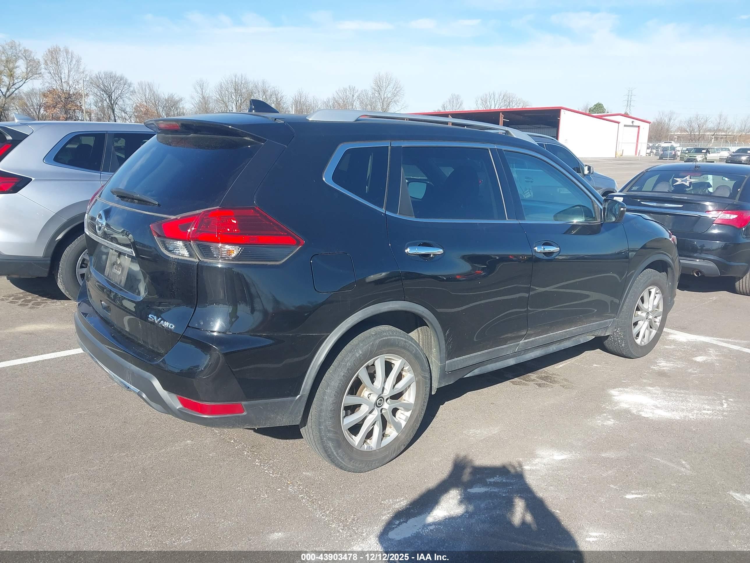 NISSAN ROGUE image 4