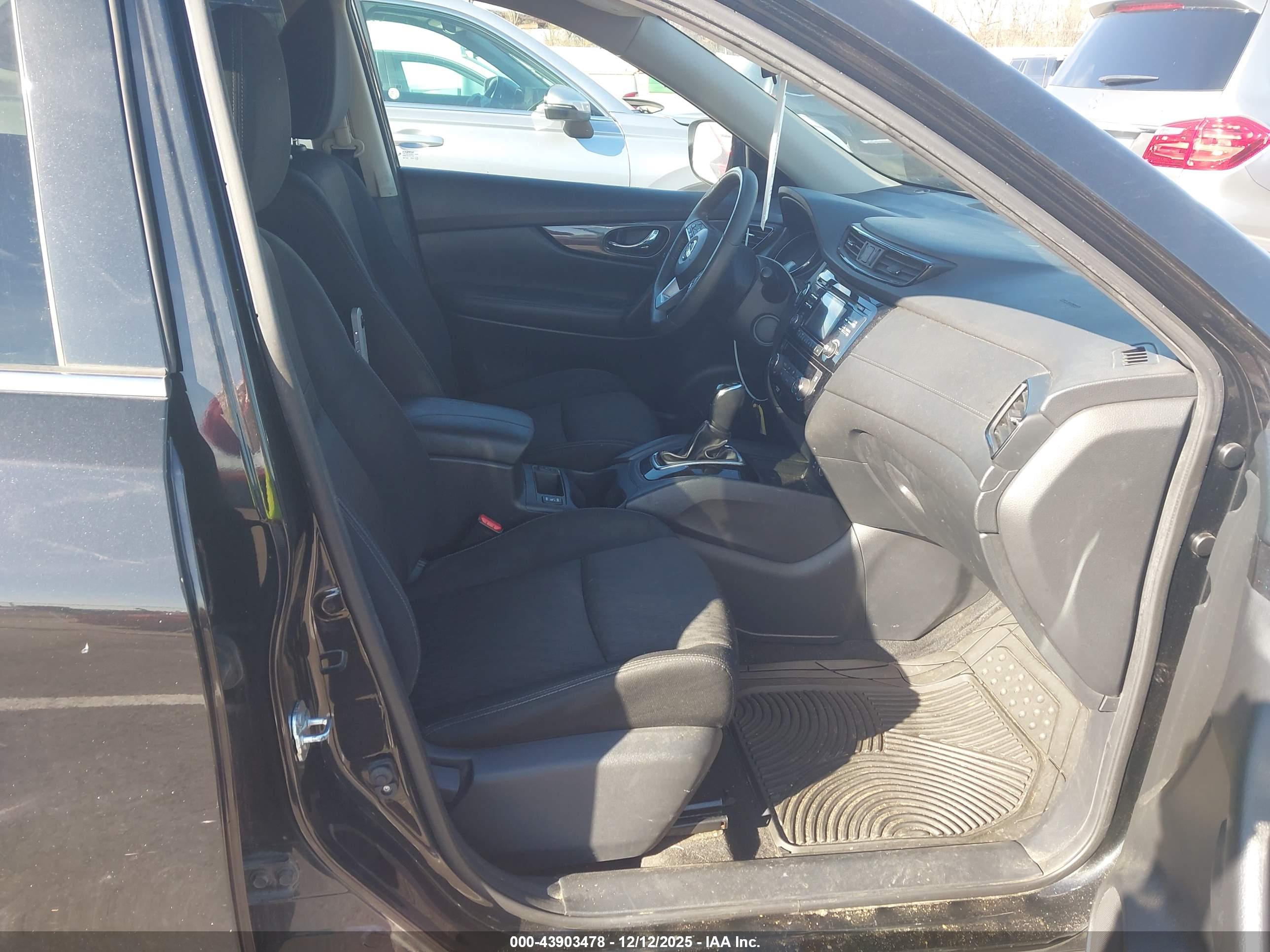 NISSAN ROGUE image 5