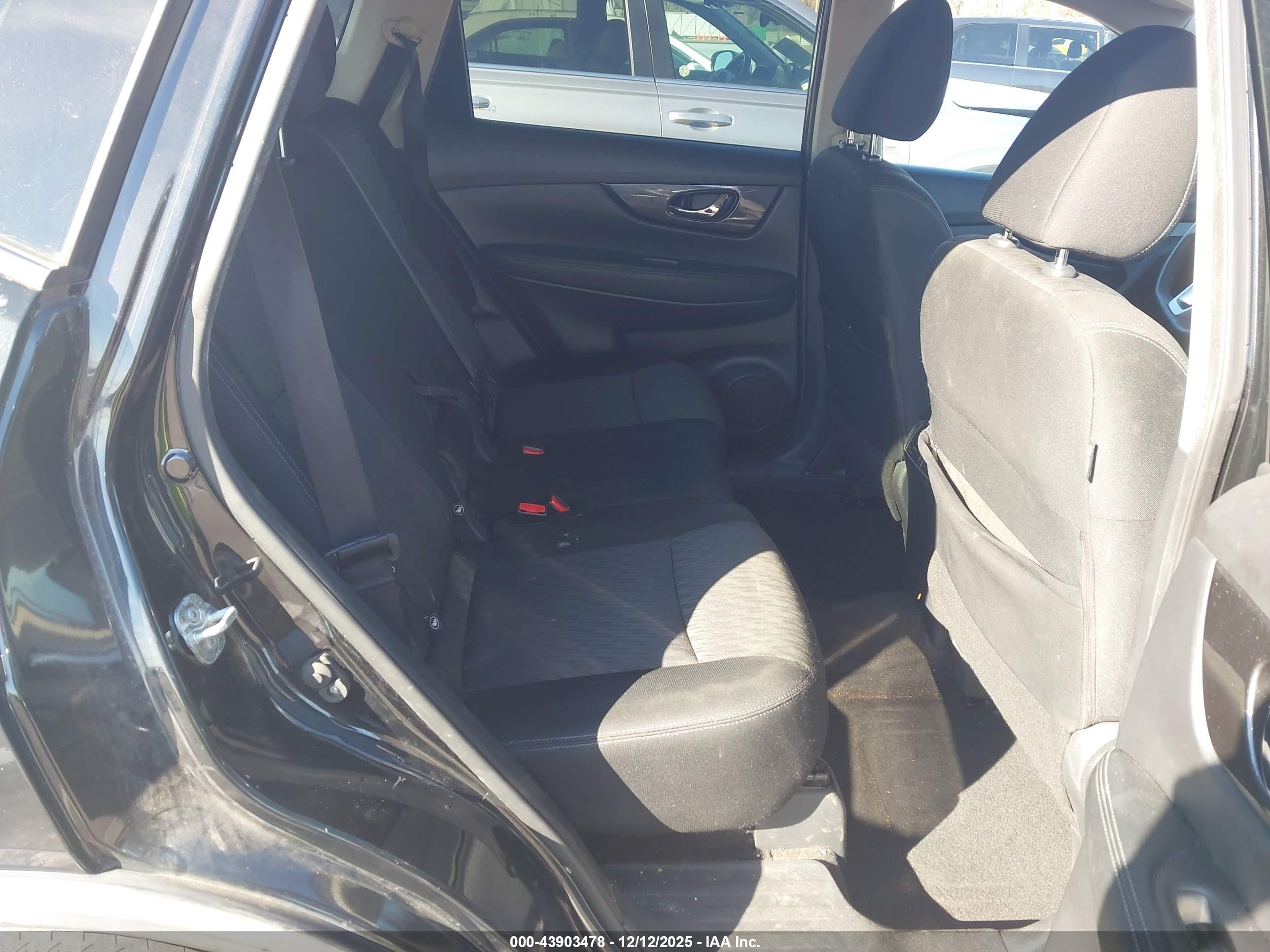NISSAN ROGUE image 8