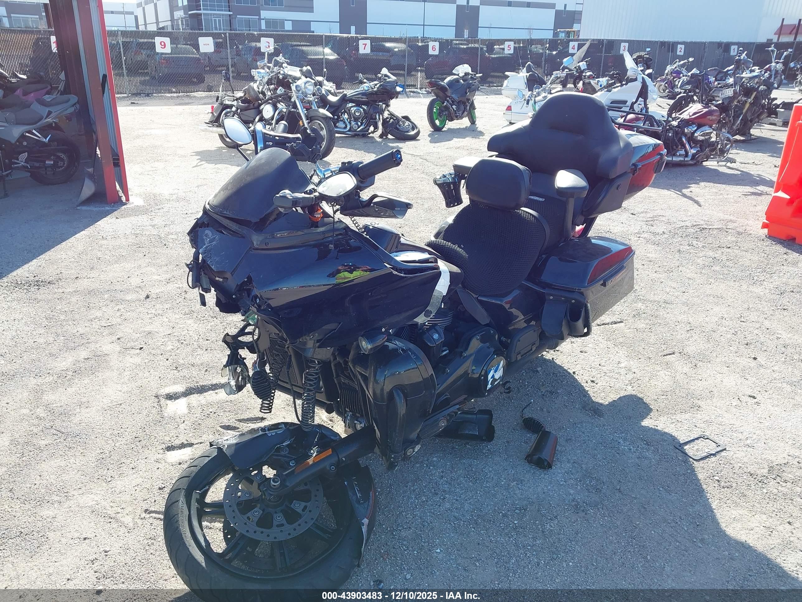 HARLEY-DAVIDSON FLTRK image 2