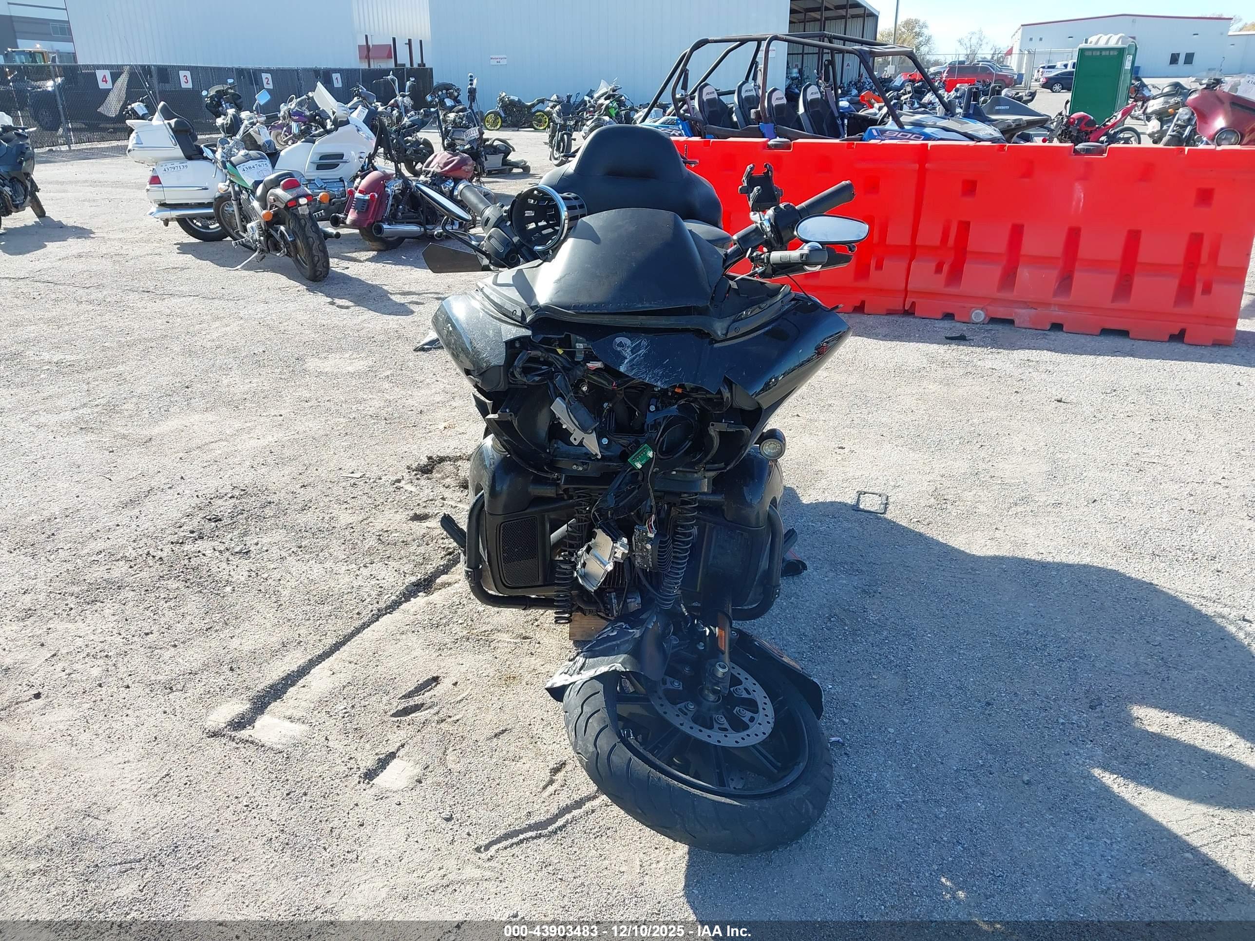 HARLEY-DAVIDSON FLTRK image 5