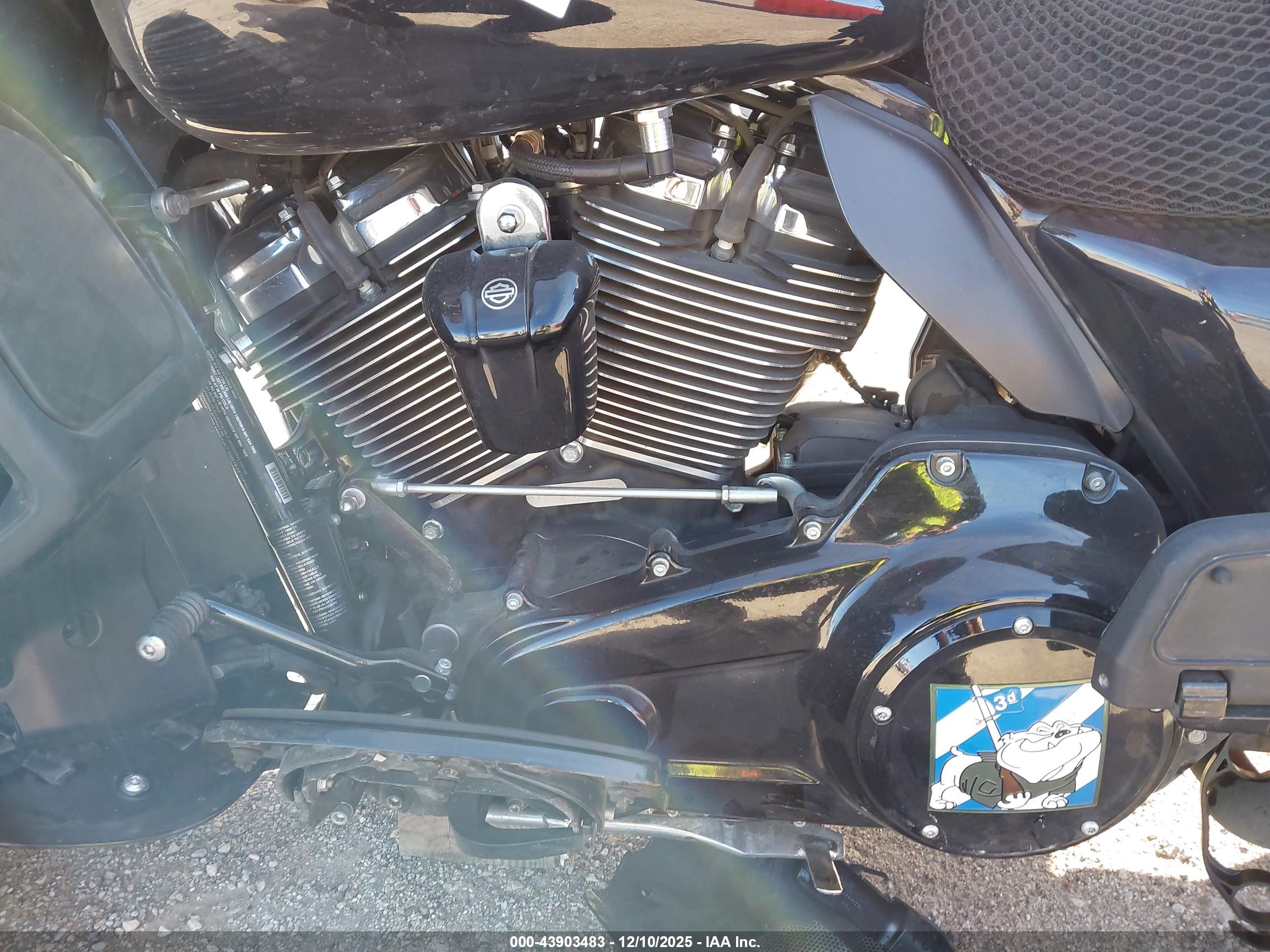 HARLEY-DAVIDSON FLTRK image 9