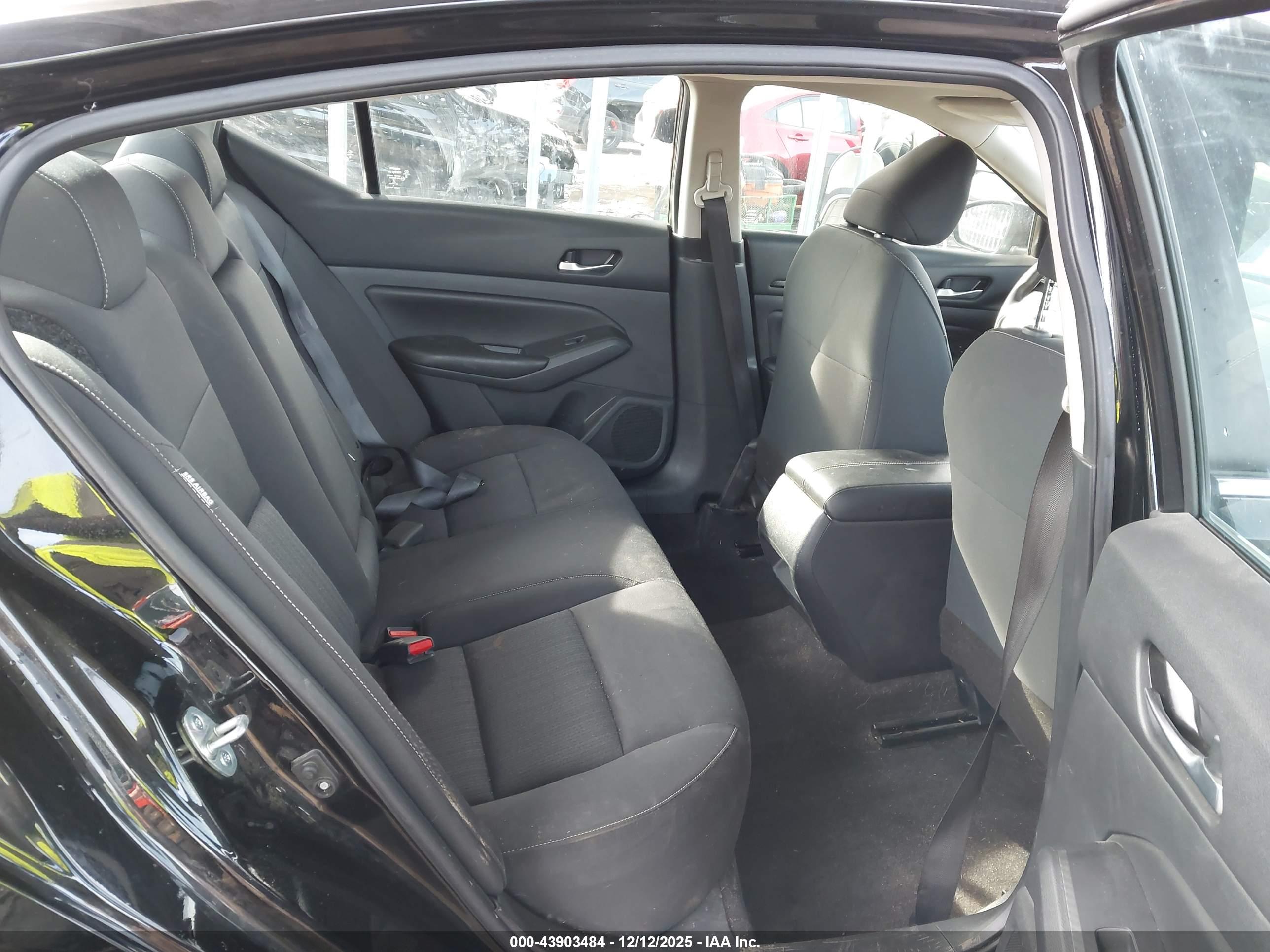 NISSAN ALTIMA image 8