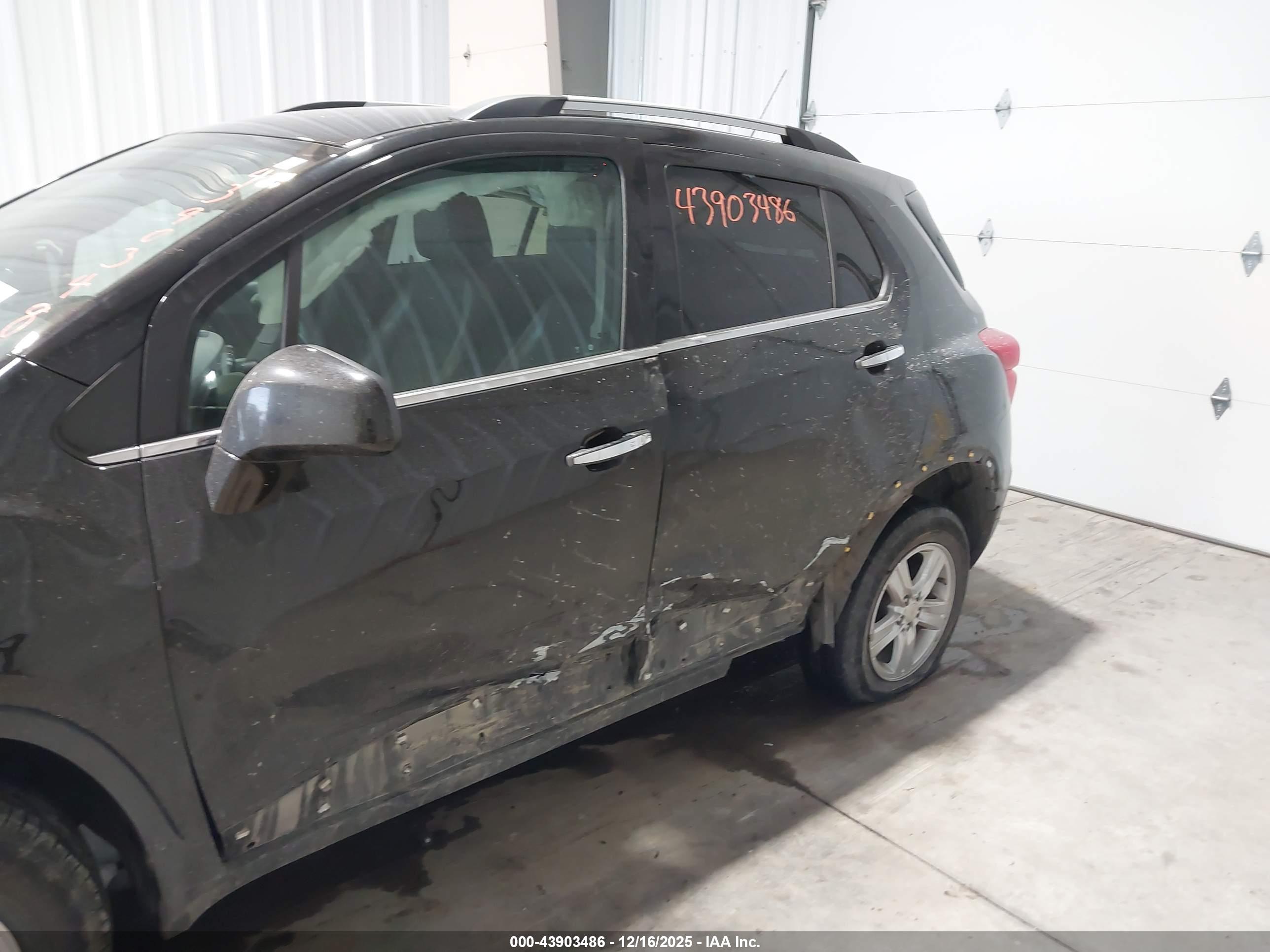 CHEVROLET TRAX image 6