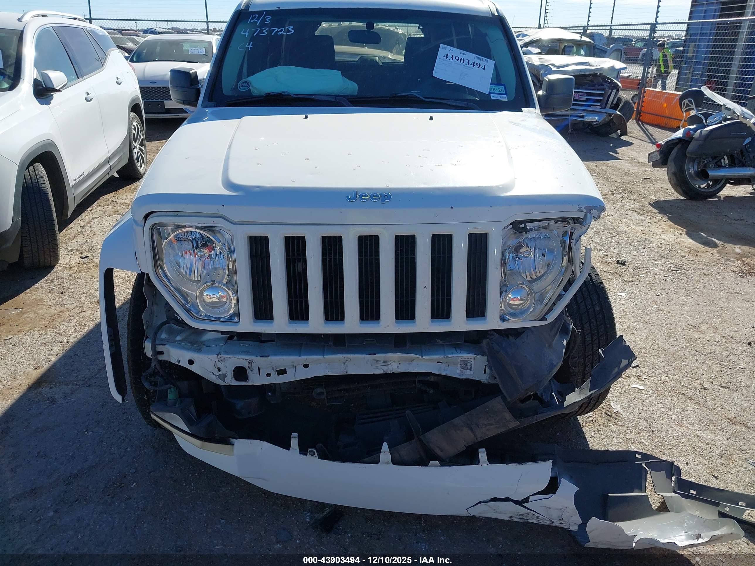 JEEP LIBERTY image 6