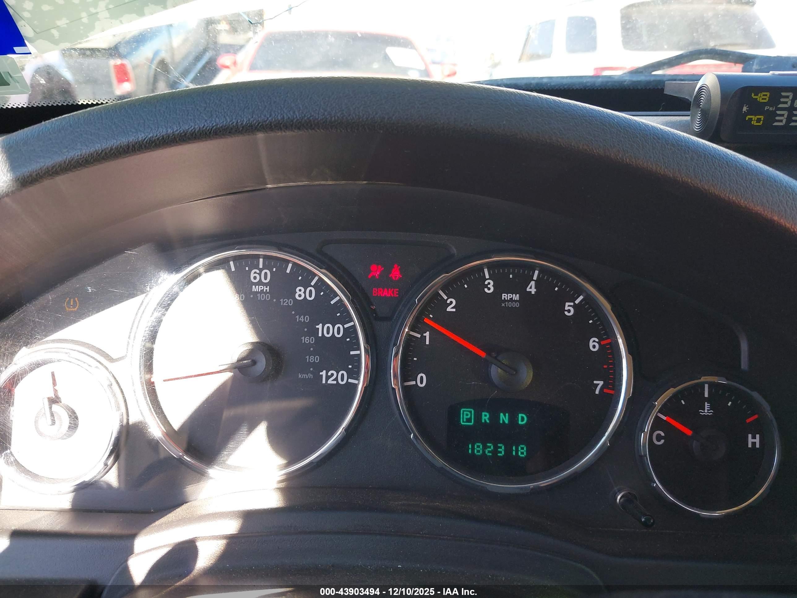 JEEP LIBERTY image 7