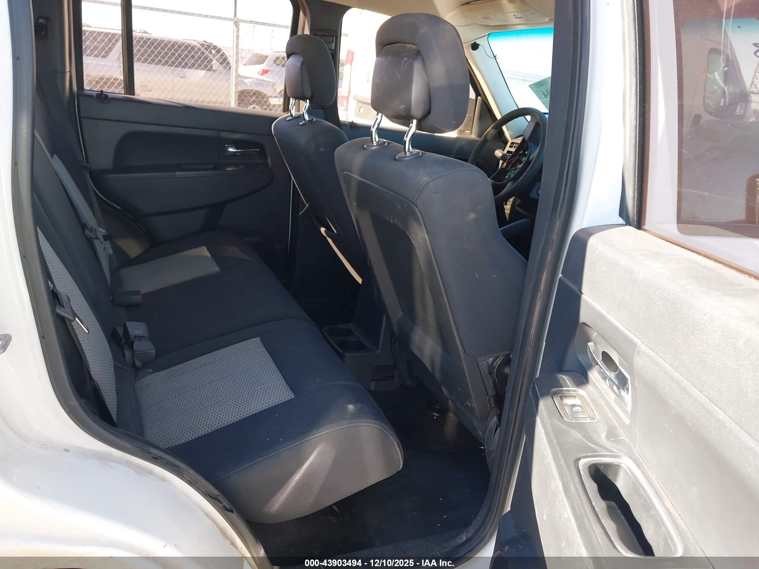 JEEP LIBERTY image 8