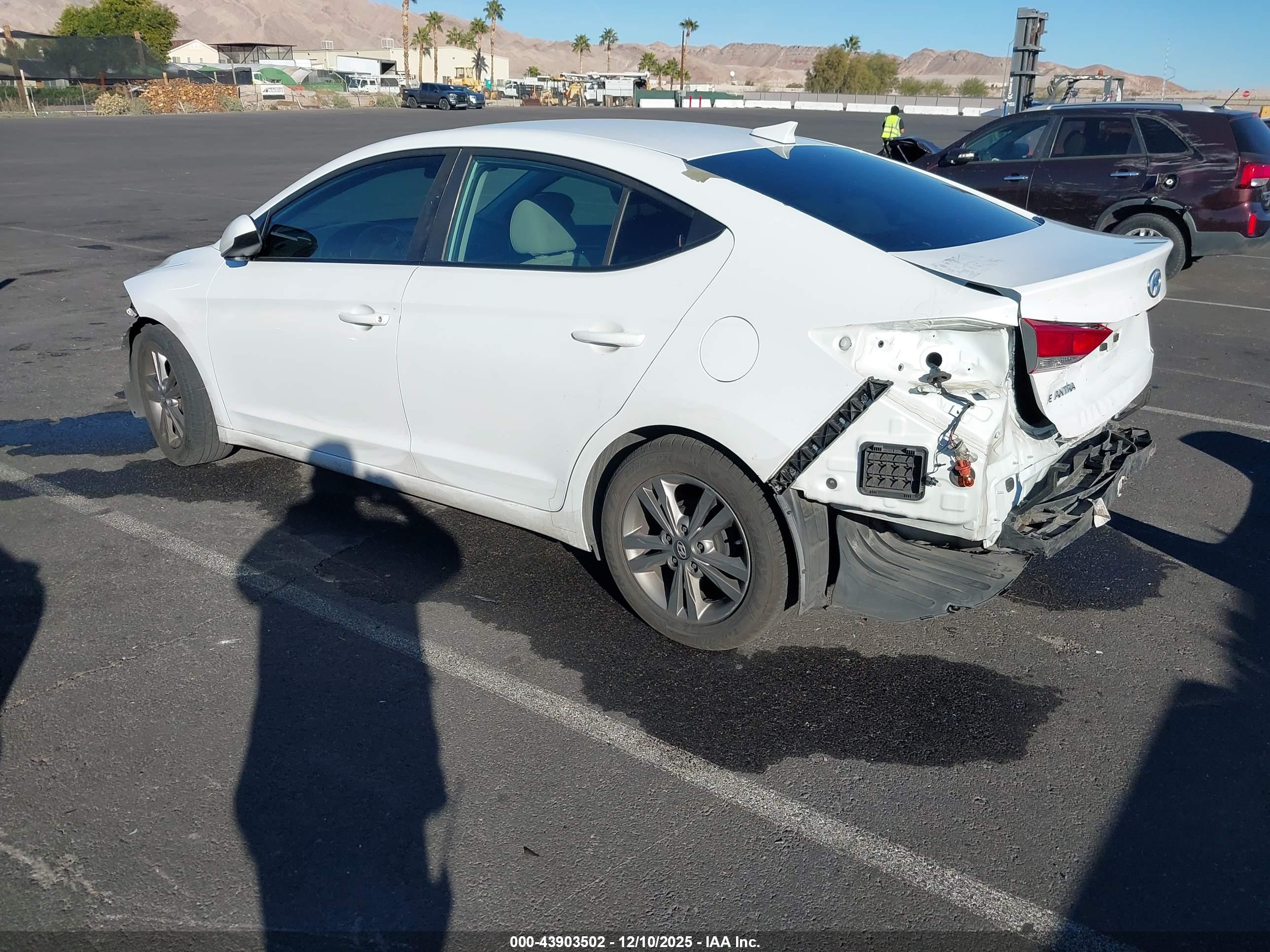 HYUNDAI ELANTRA image 3