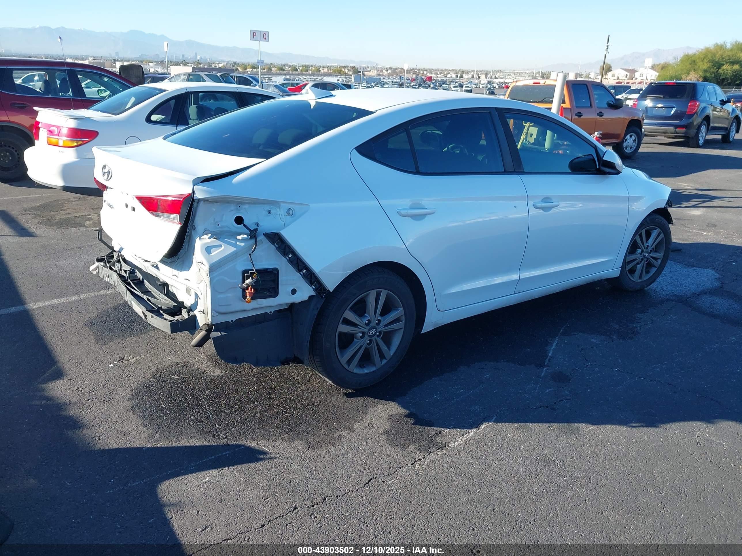 HYUNDAI ELANTRA image 4