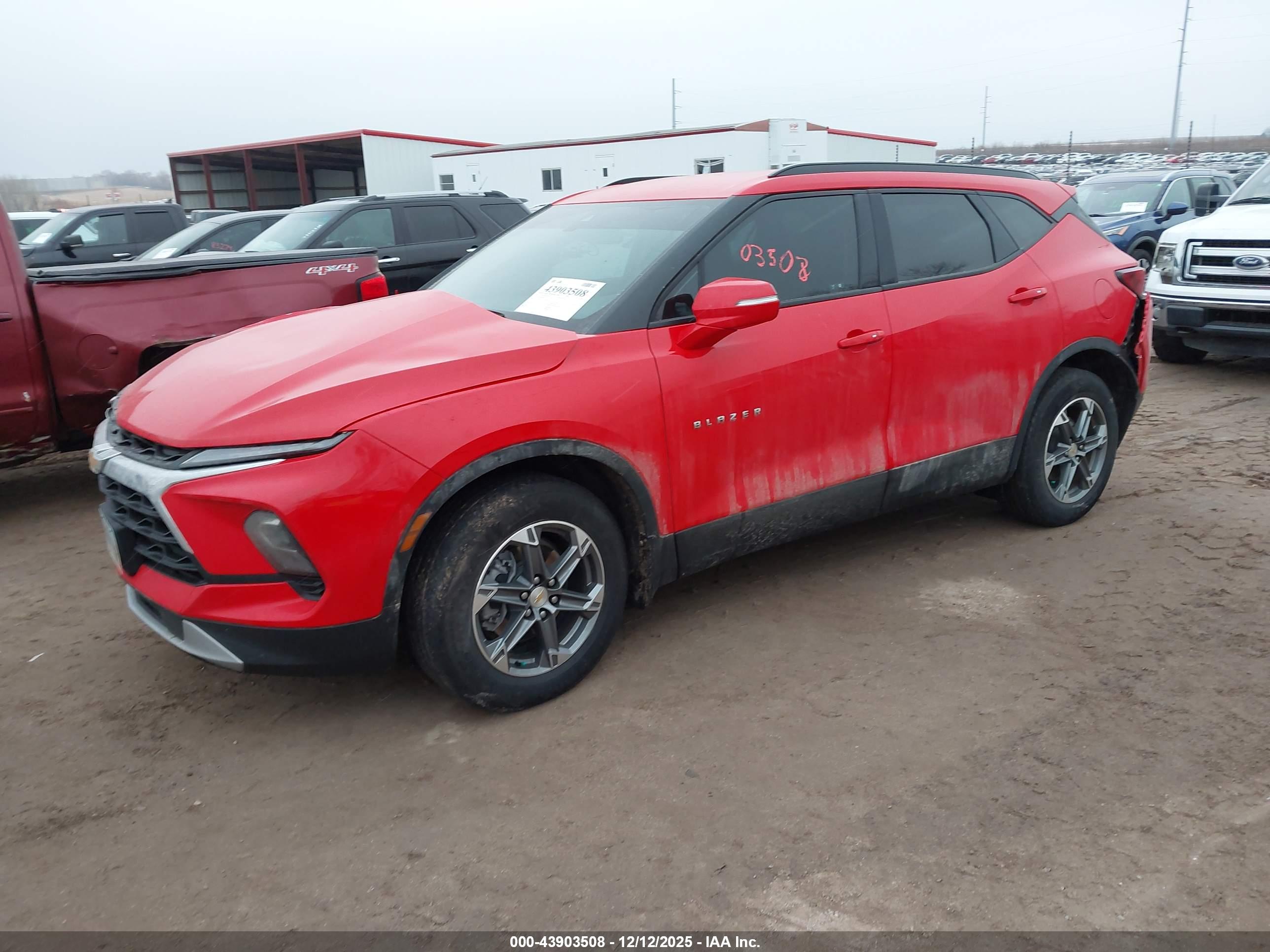CHEVROLET BLAZER image 2