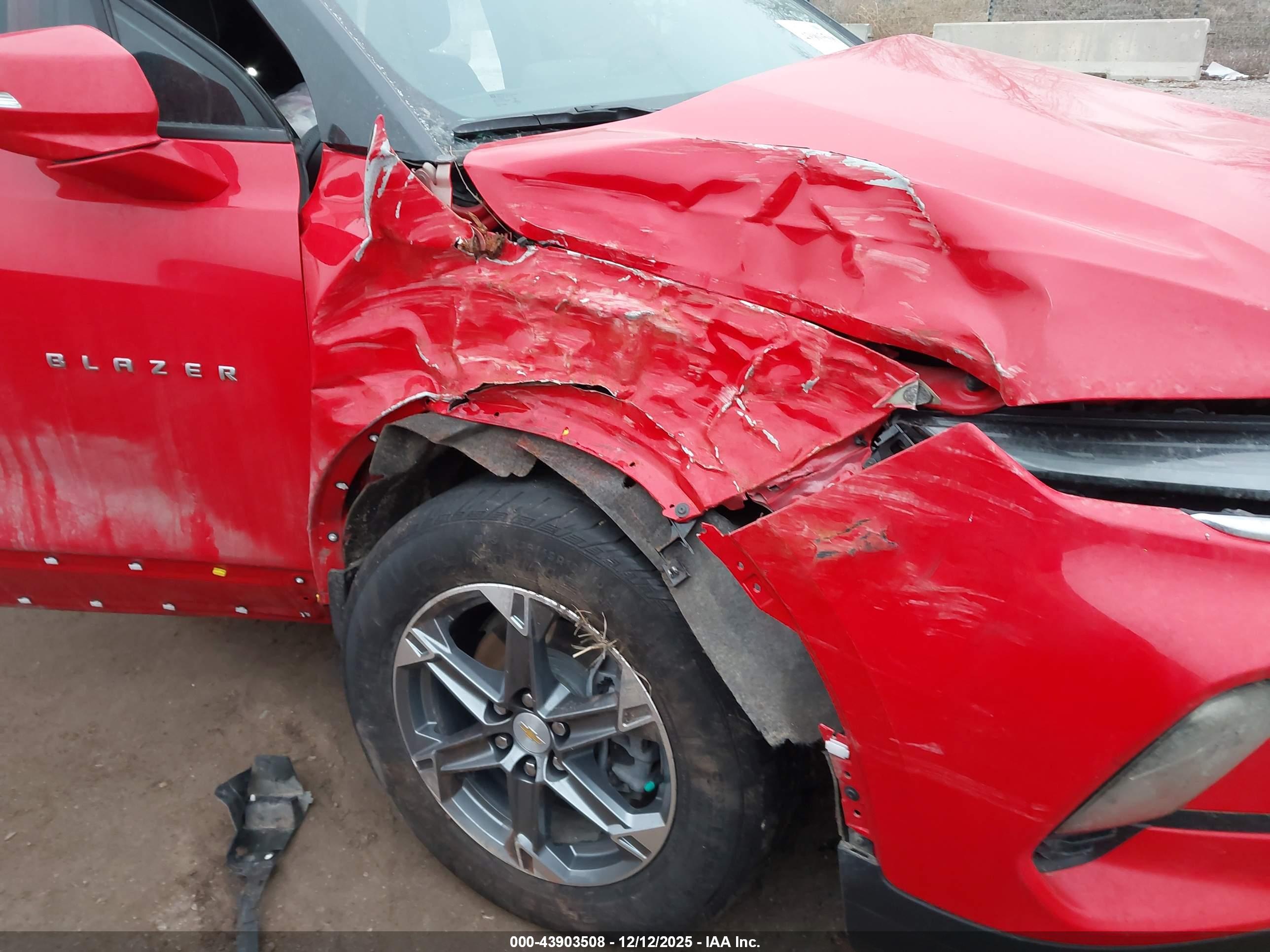 CHEVROLET BLAZER image 6