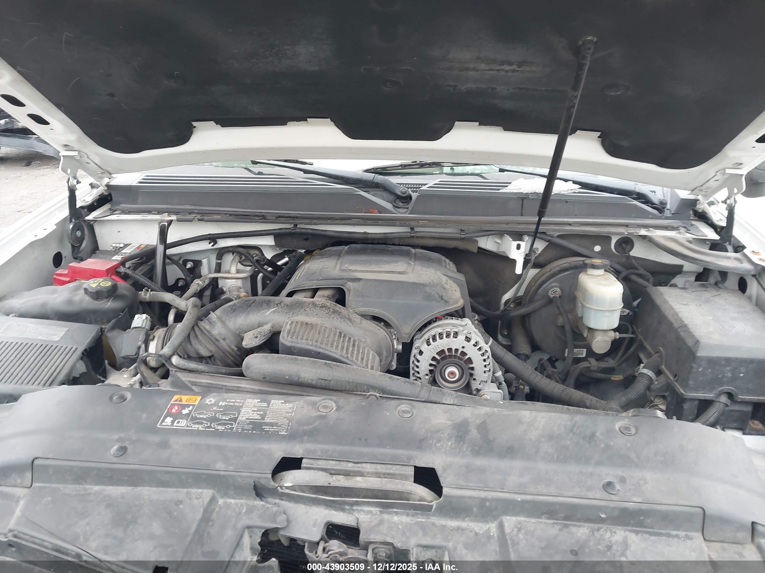 CHEVROLET TAHOE image 10
