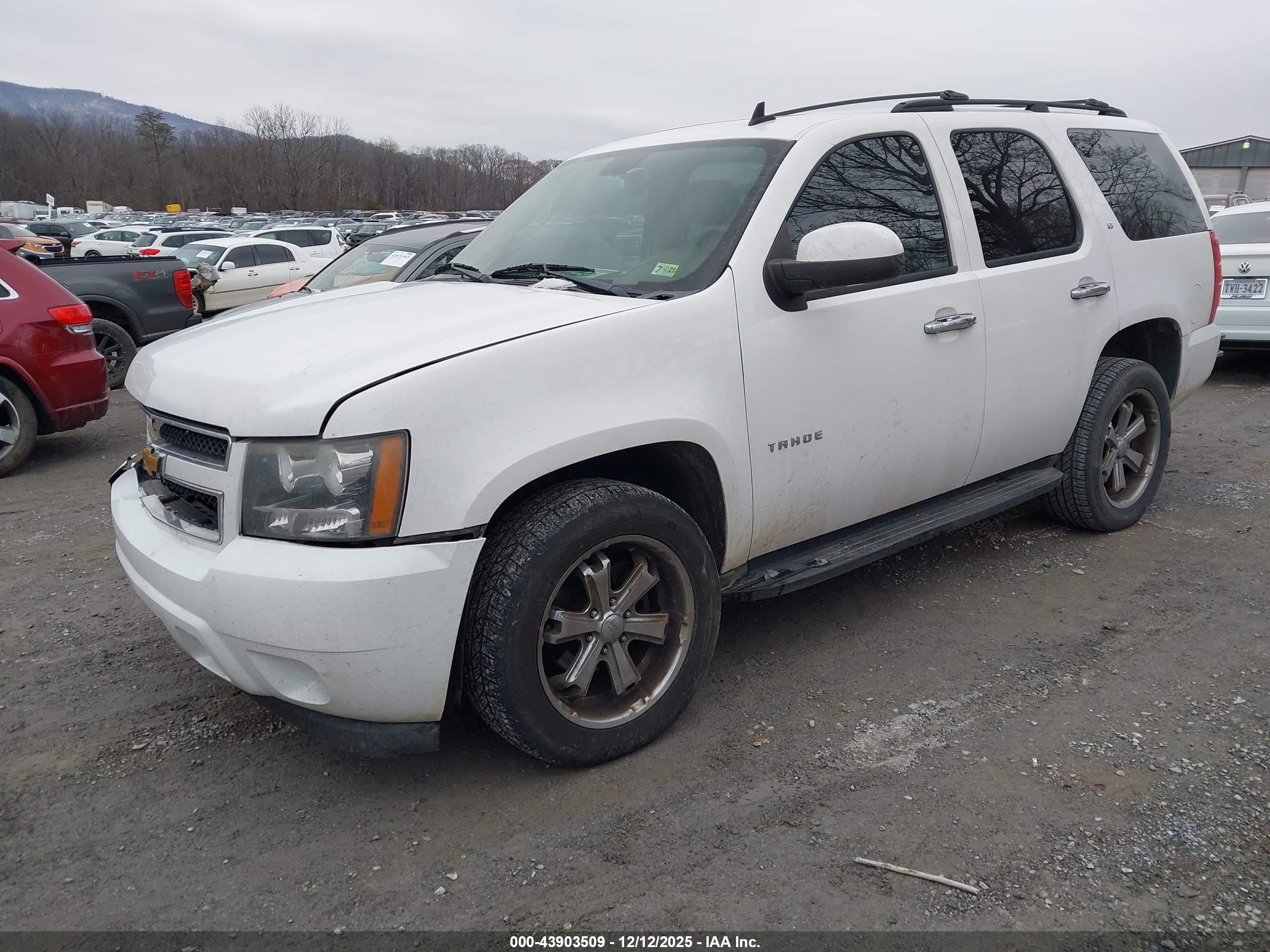 CHEVROLET TAHOE image 2