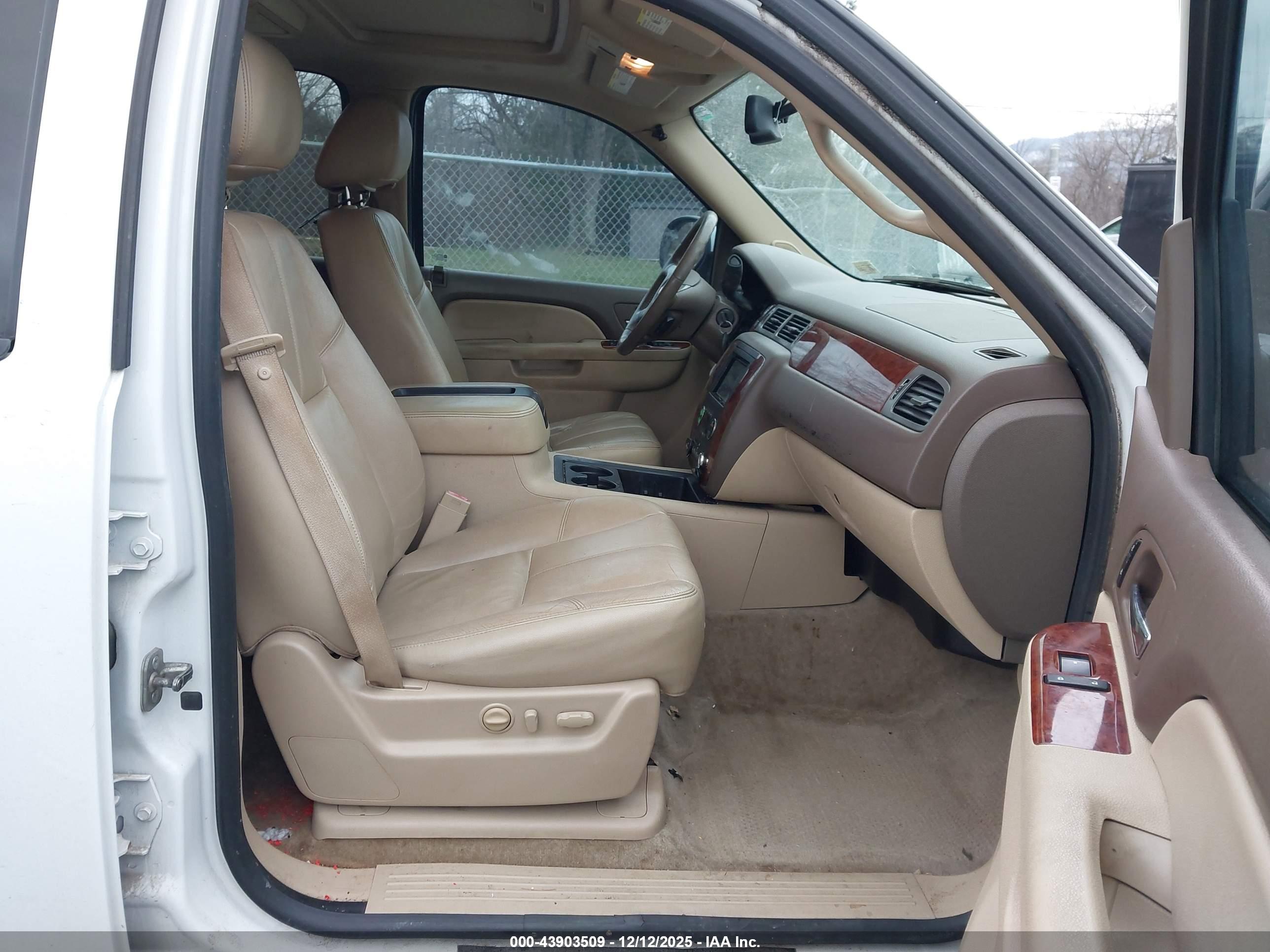 CHEVROLET TAHOE image 5