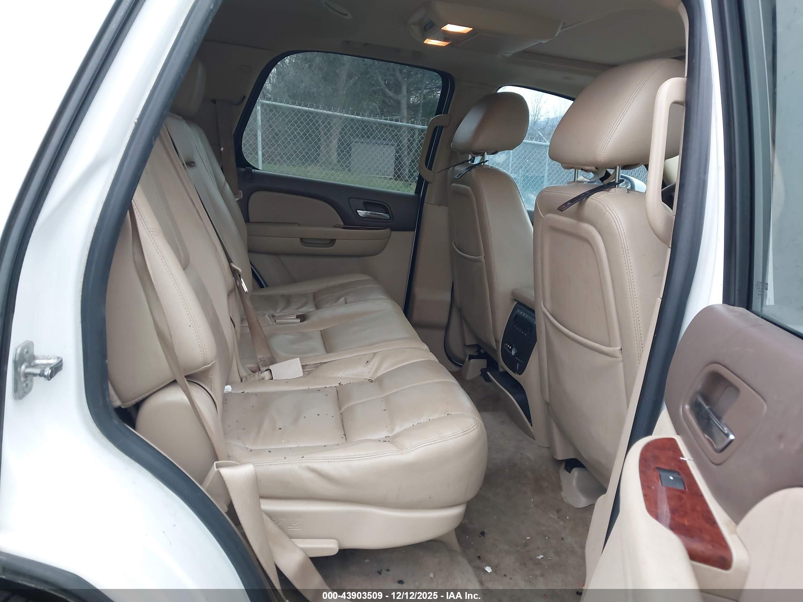 CHEVROLET TAHOE image 8
