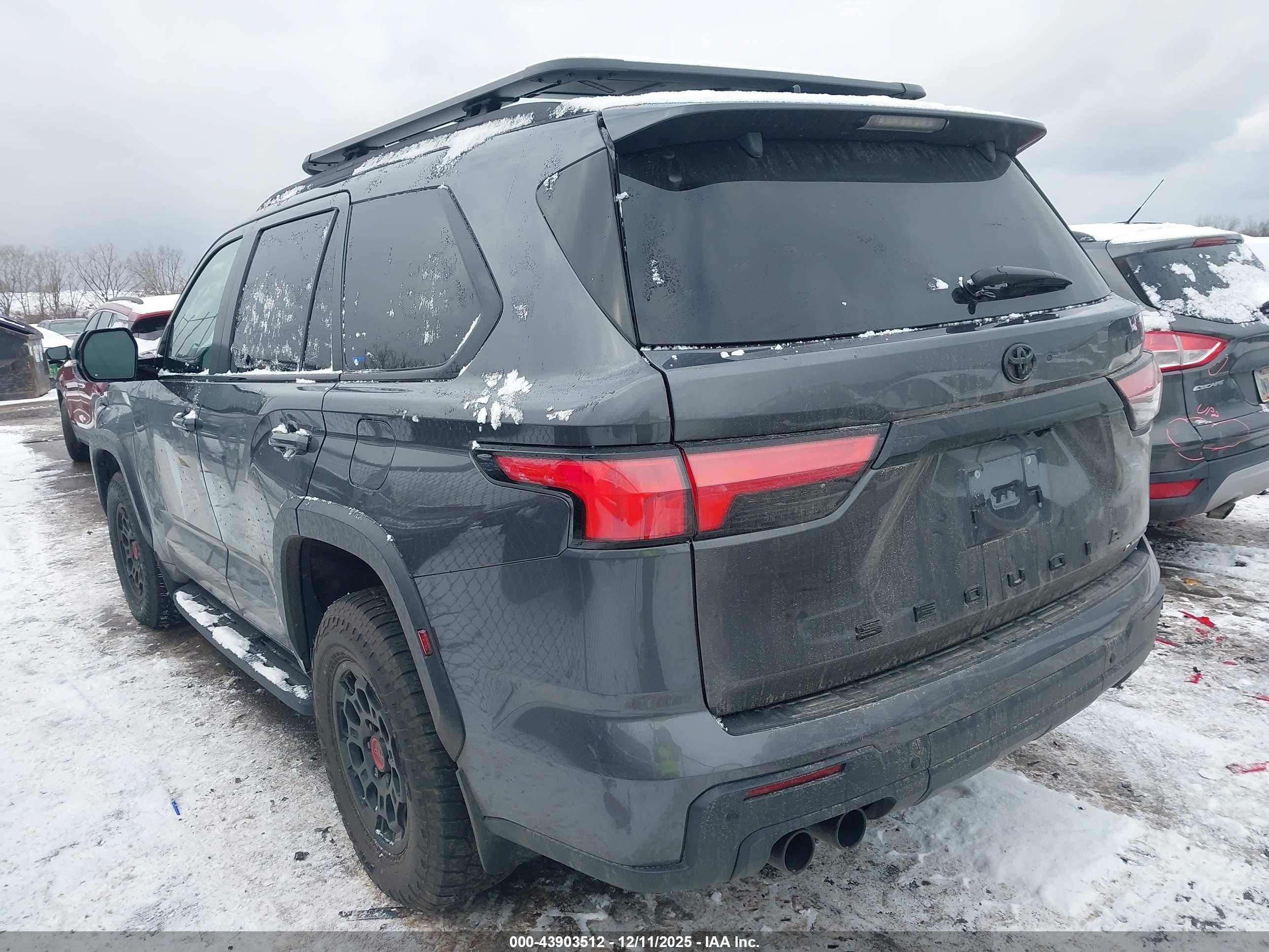 TOYOTA SEQUOIA image 3