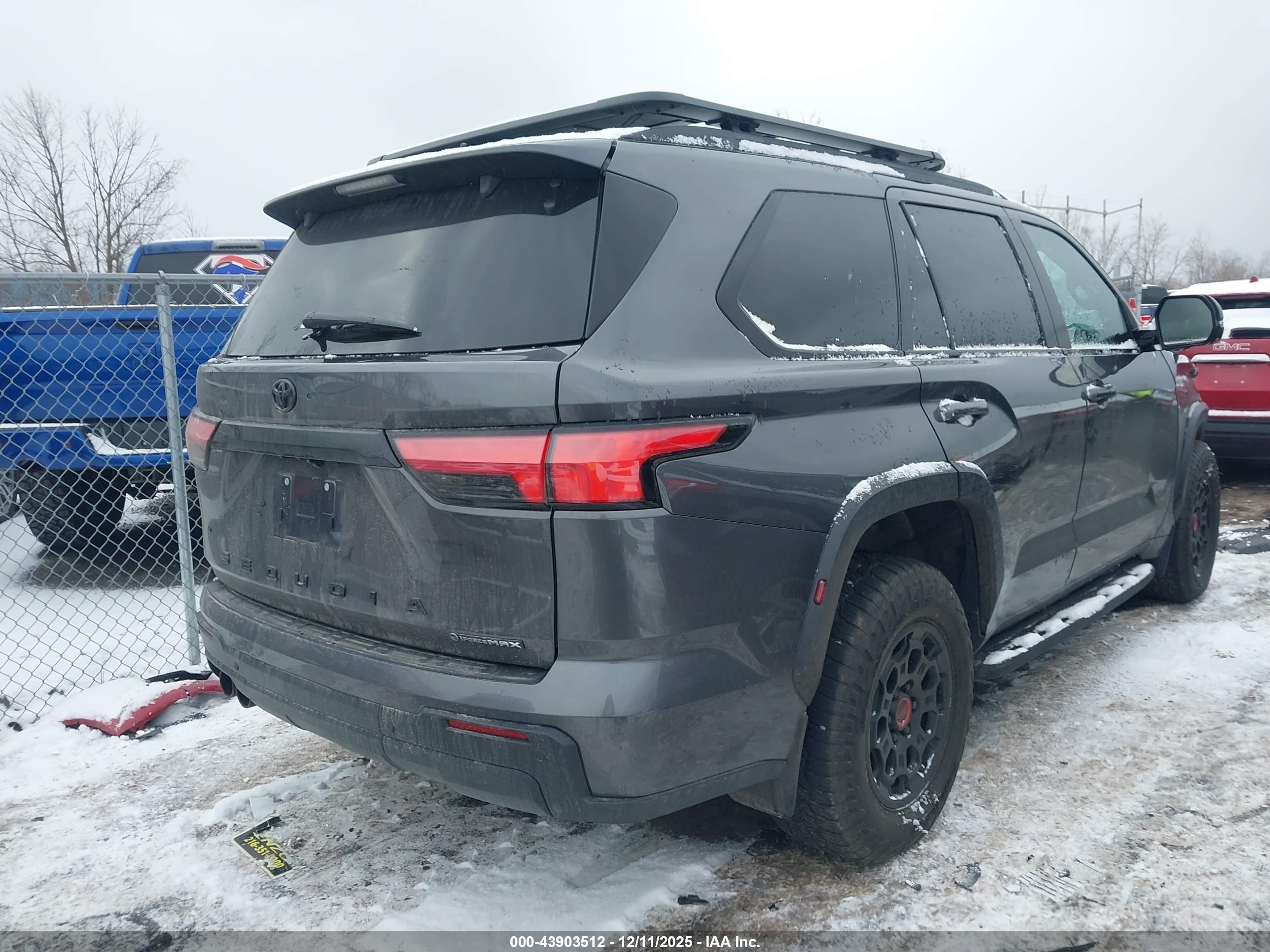 TOYOTA SEQUOIA image 4