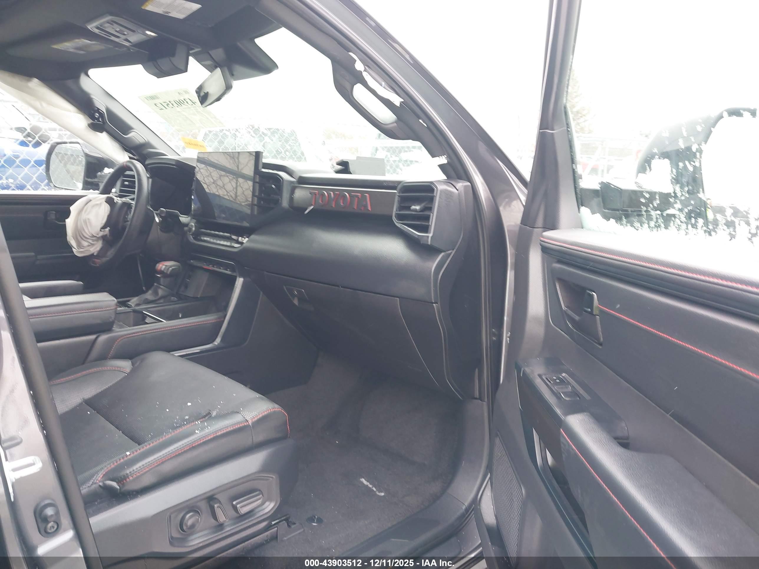 TOYOTA SEQUOIA image 5