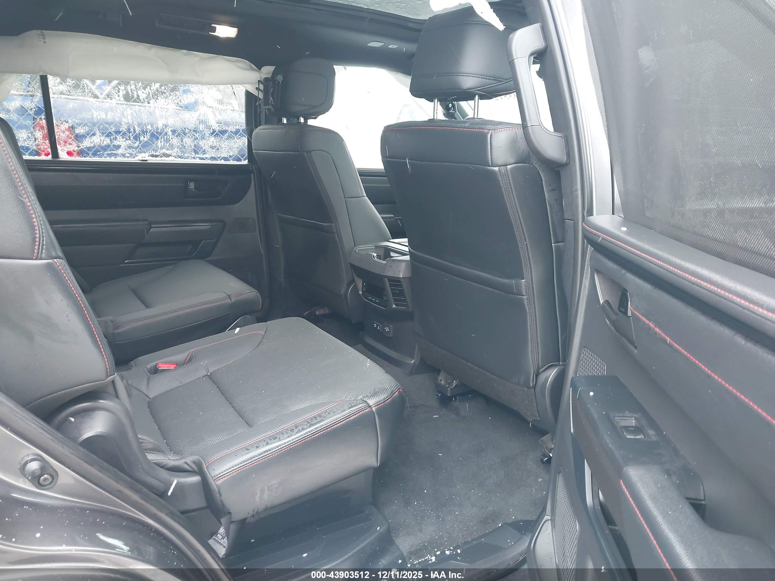 TOYOTA SEQUOIA image 8