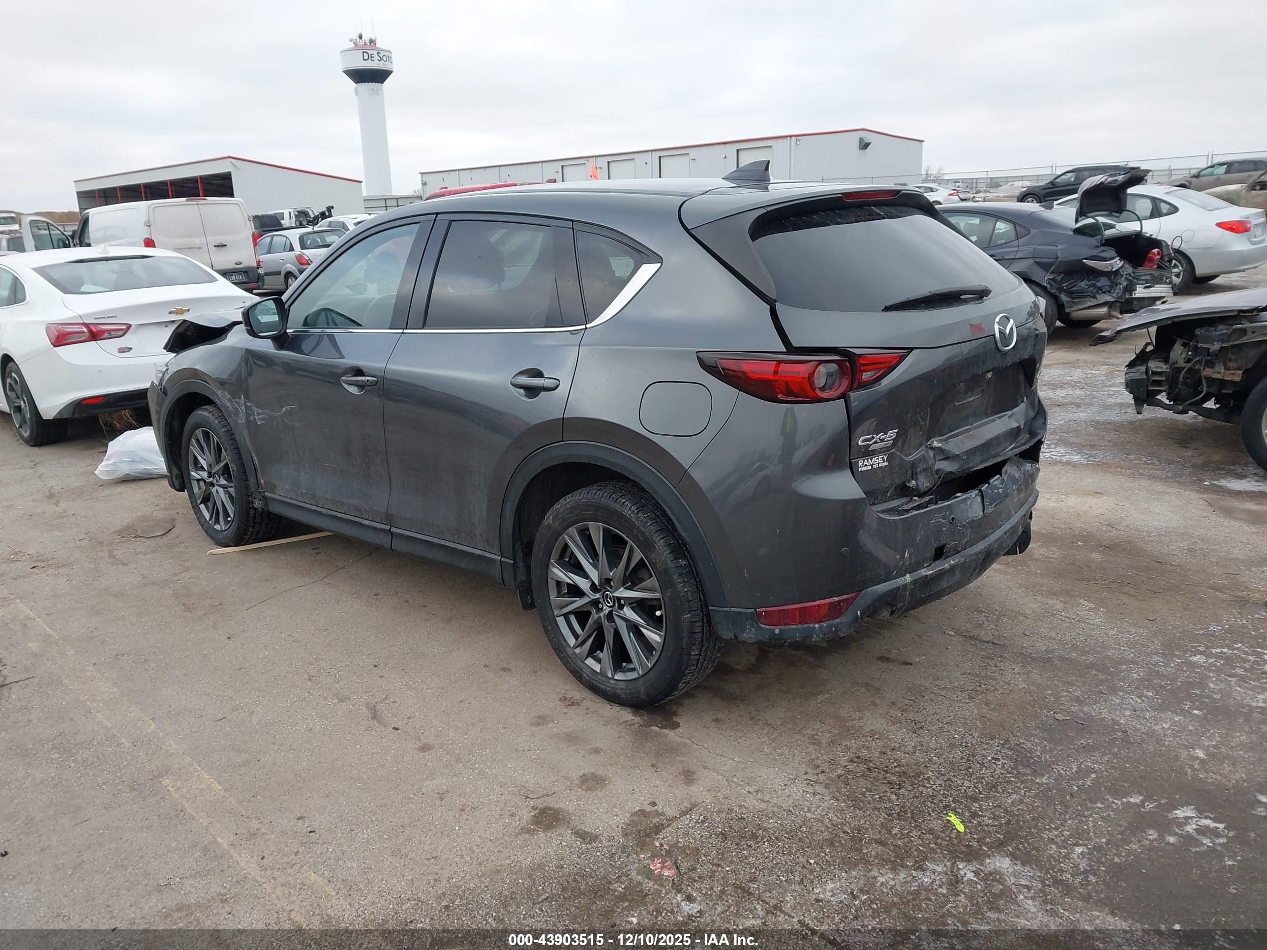 MAZDA CX-5 image 3