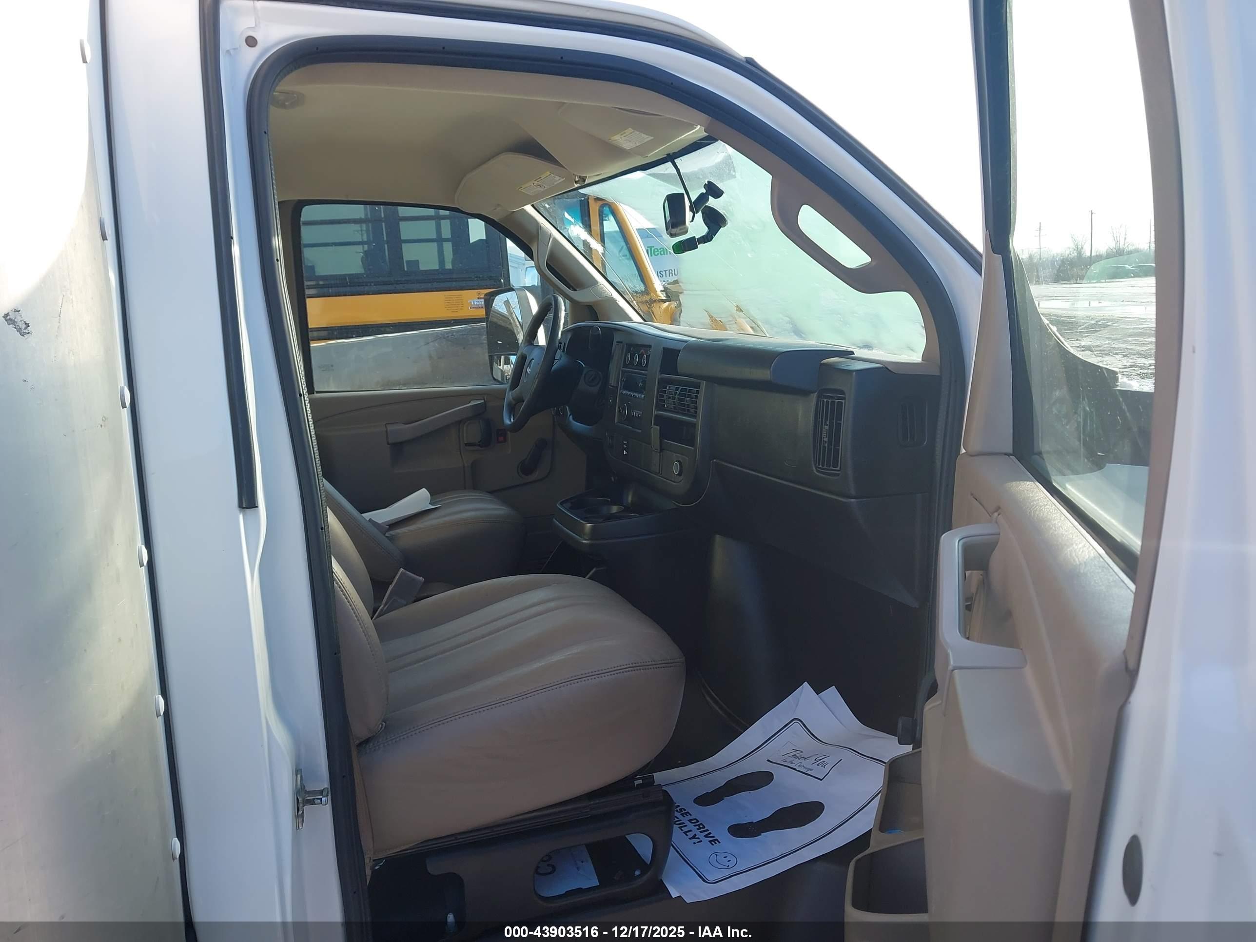 GMC SAVANA image 5