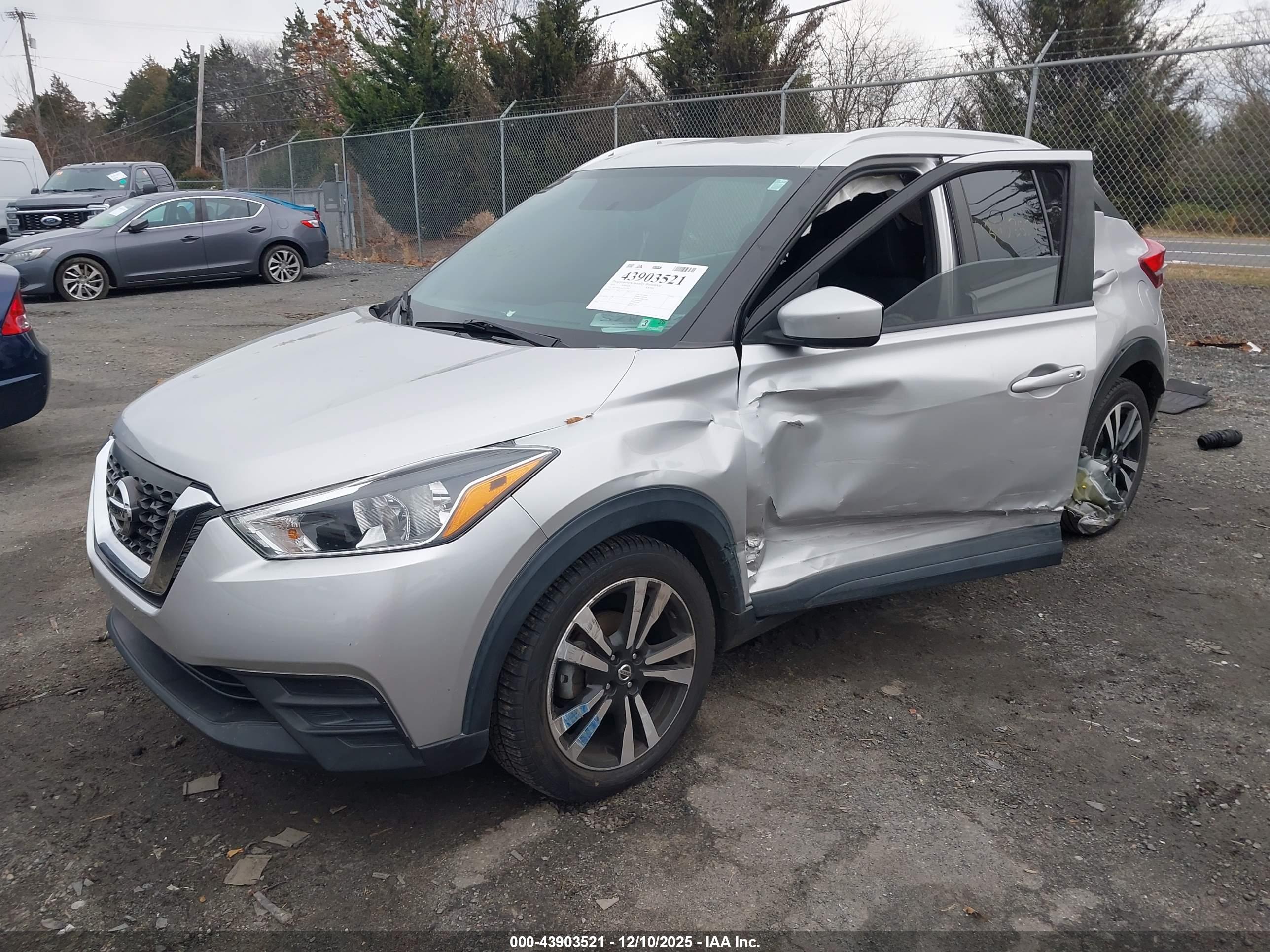 NISSAN KICKS image 2