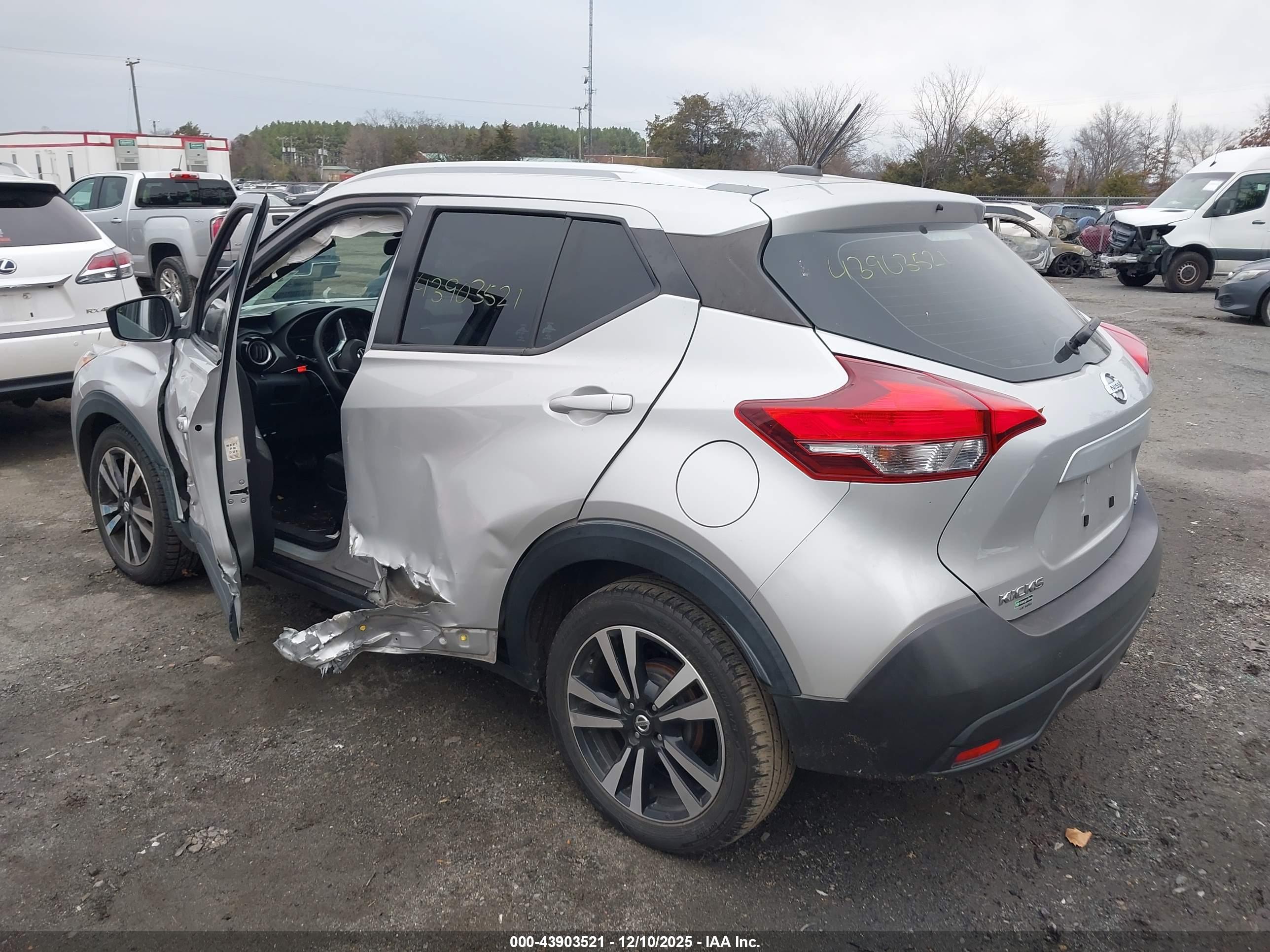 NISSAN KICKS image 3