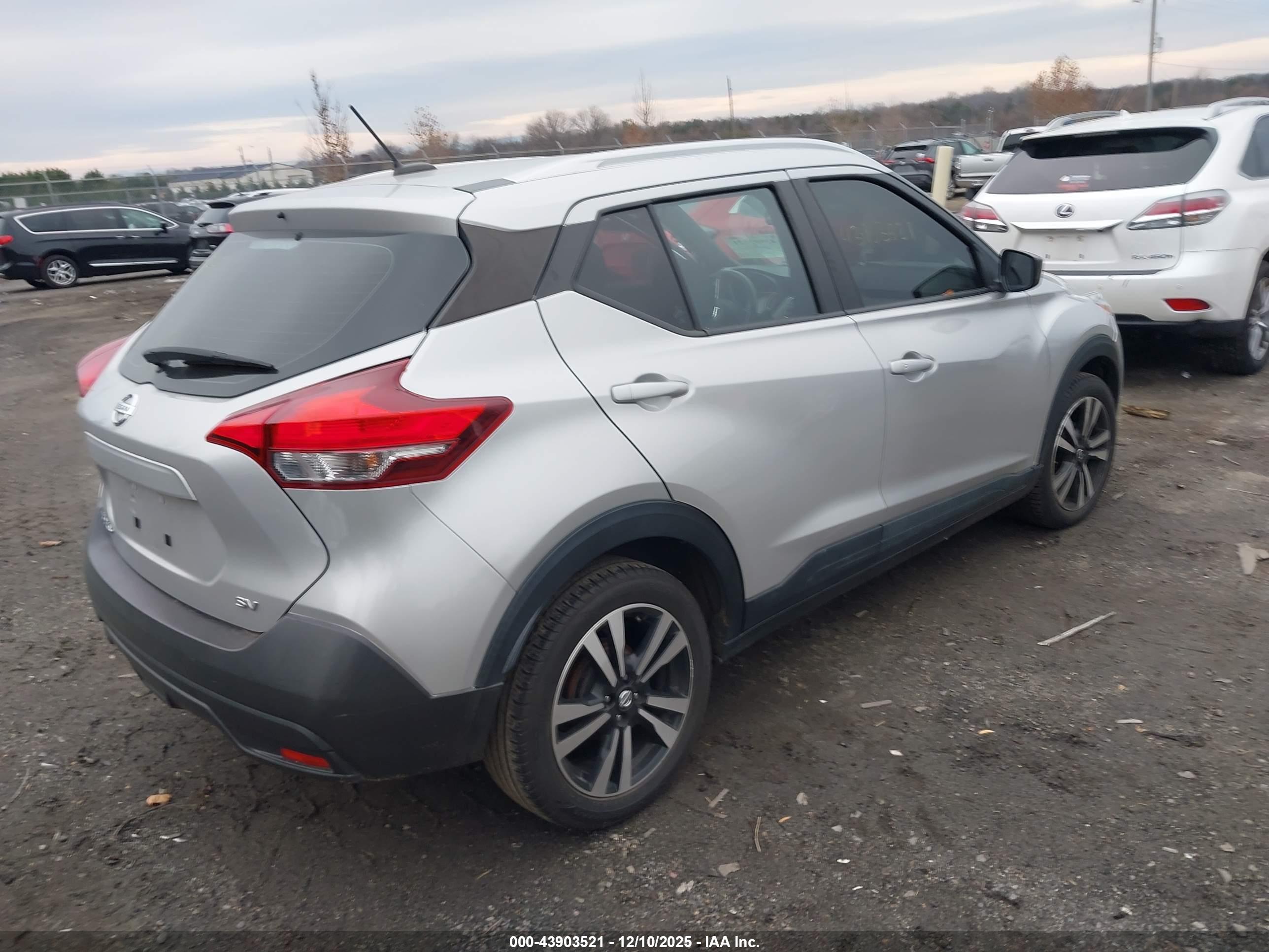 NISSAN KICKS image 4