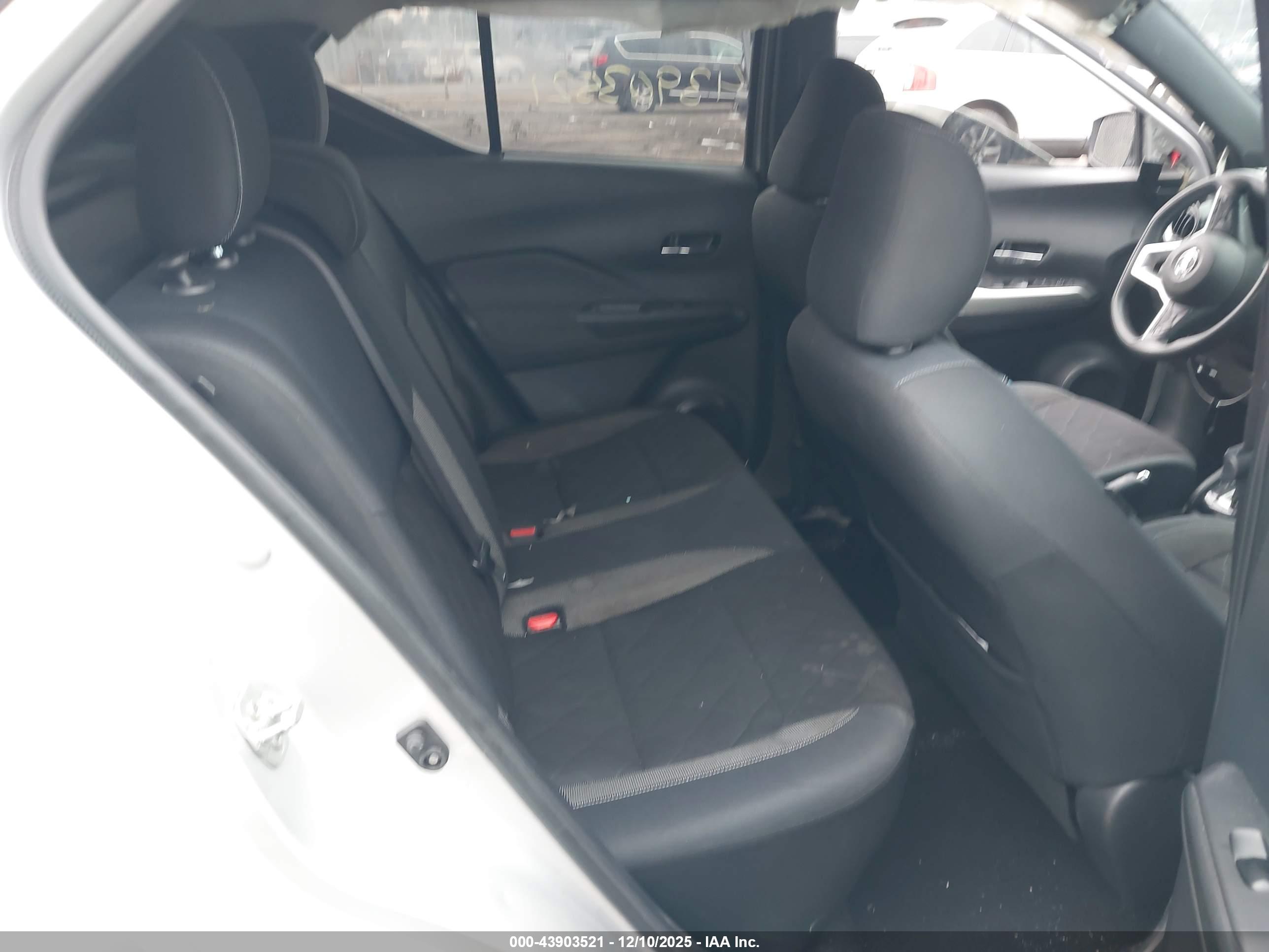 NISSAN KICKS image 8