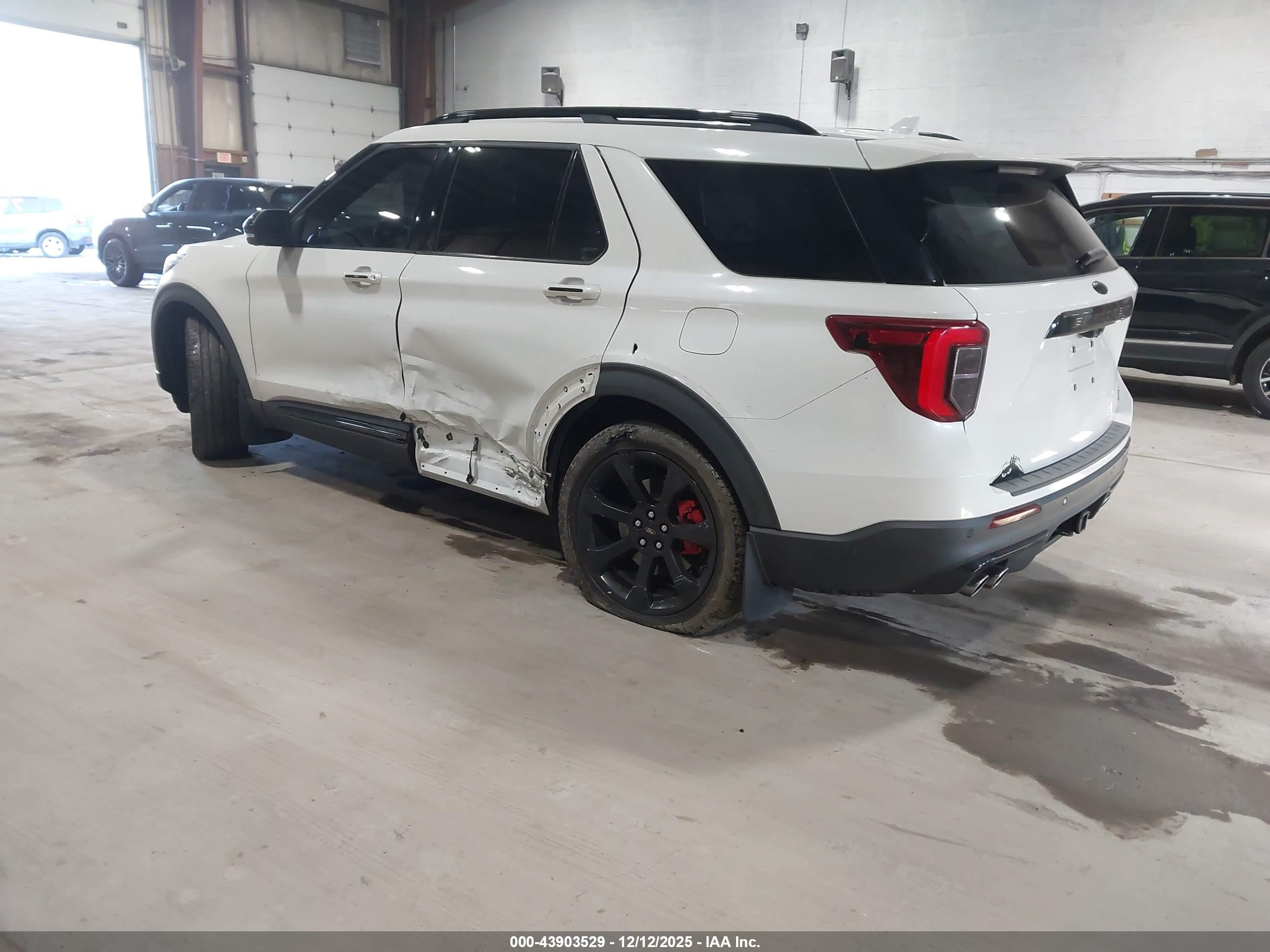 FORD EXPLORER image 3
