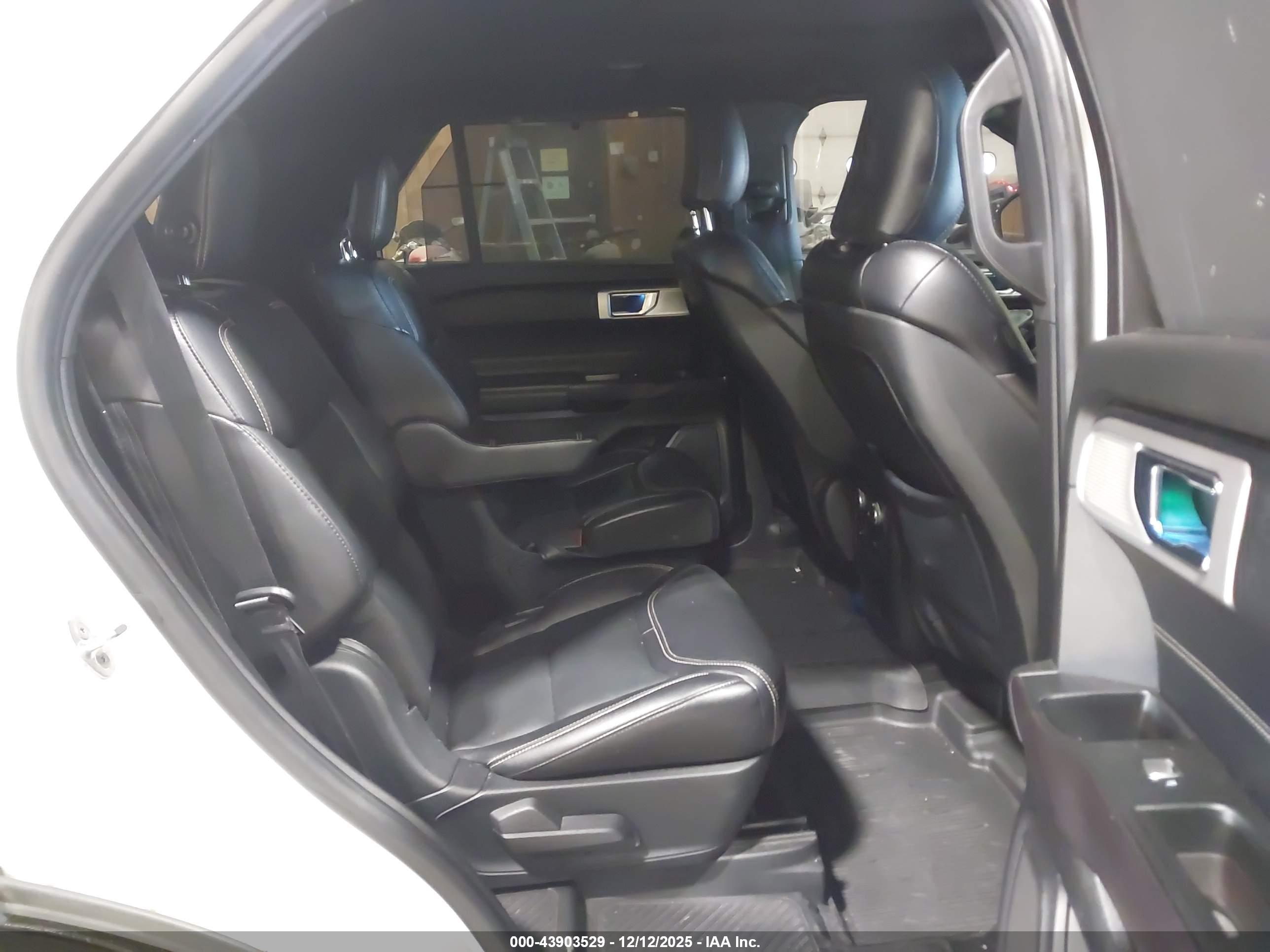 FORD EXPLORER image 8