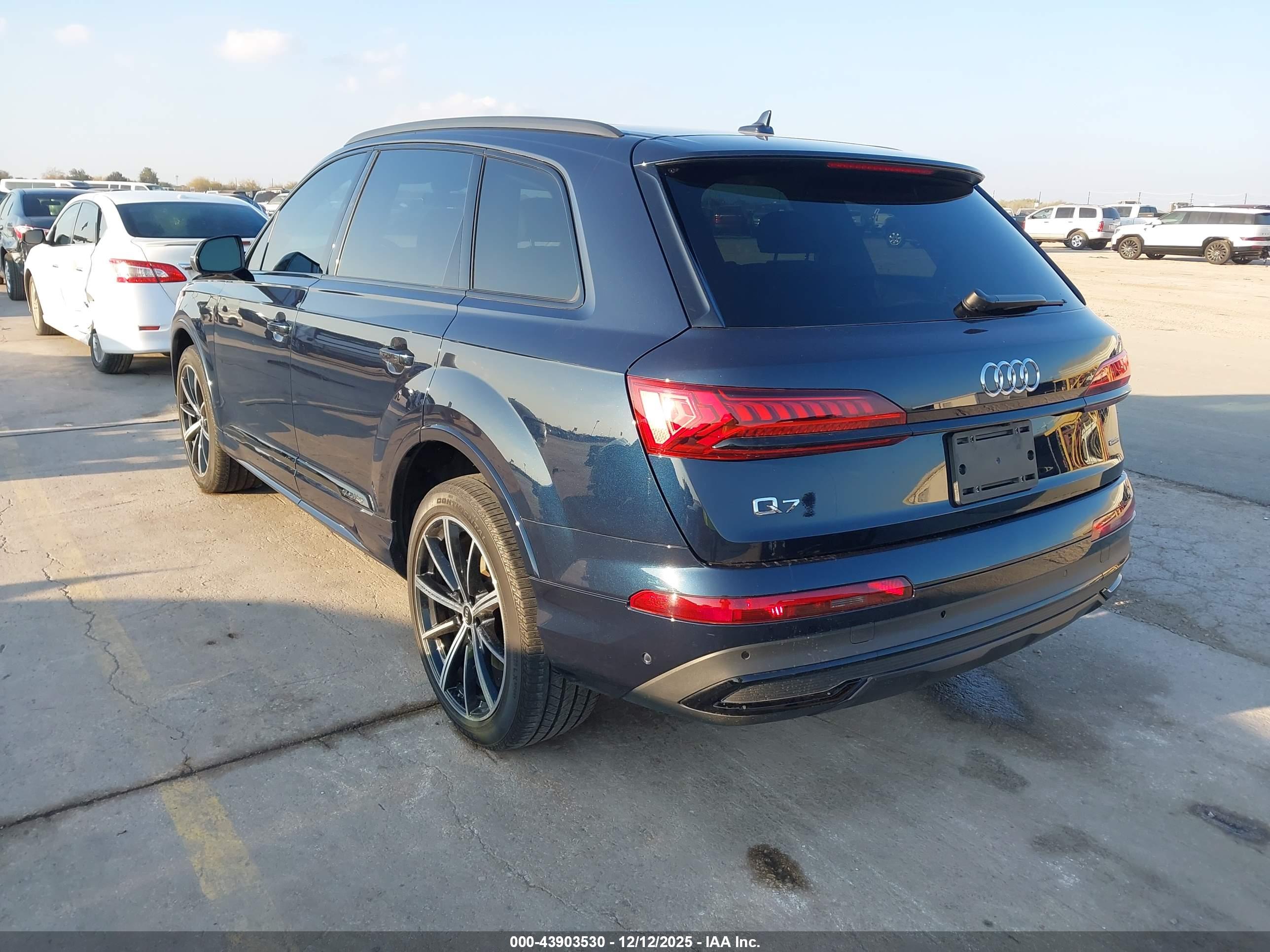 AUDI Q7 image 3