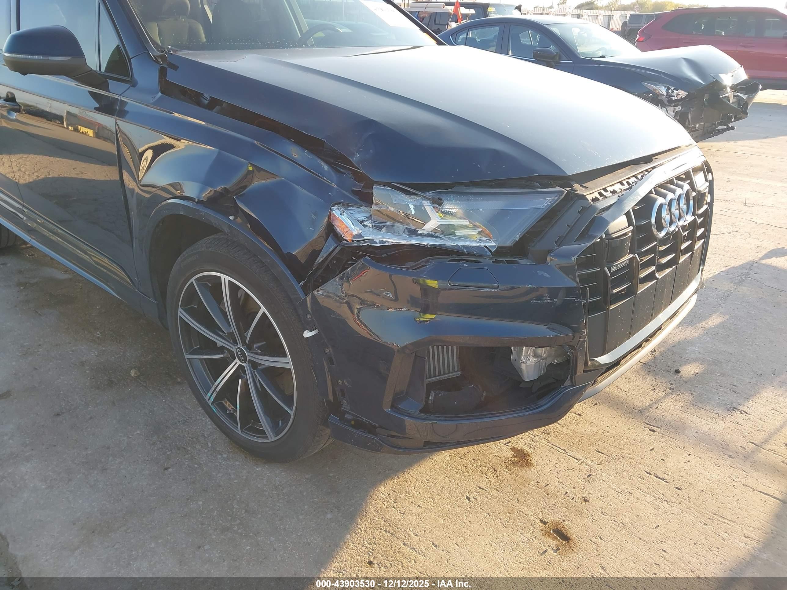 AUDI Q7 image 6