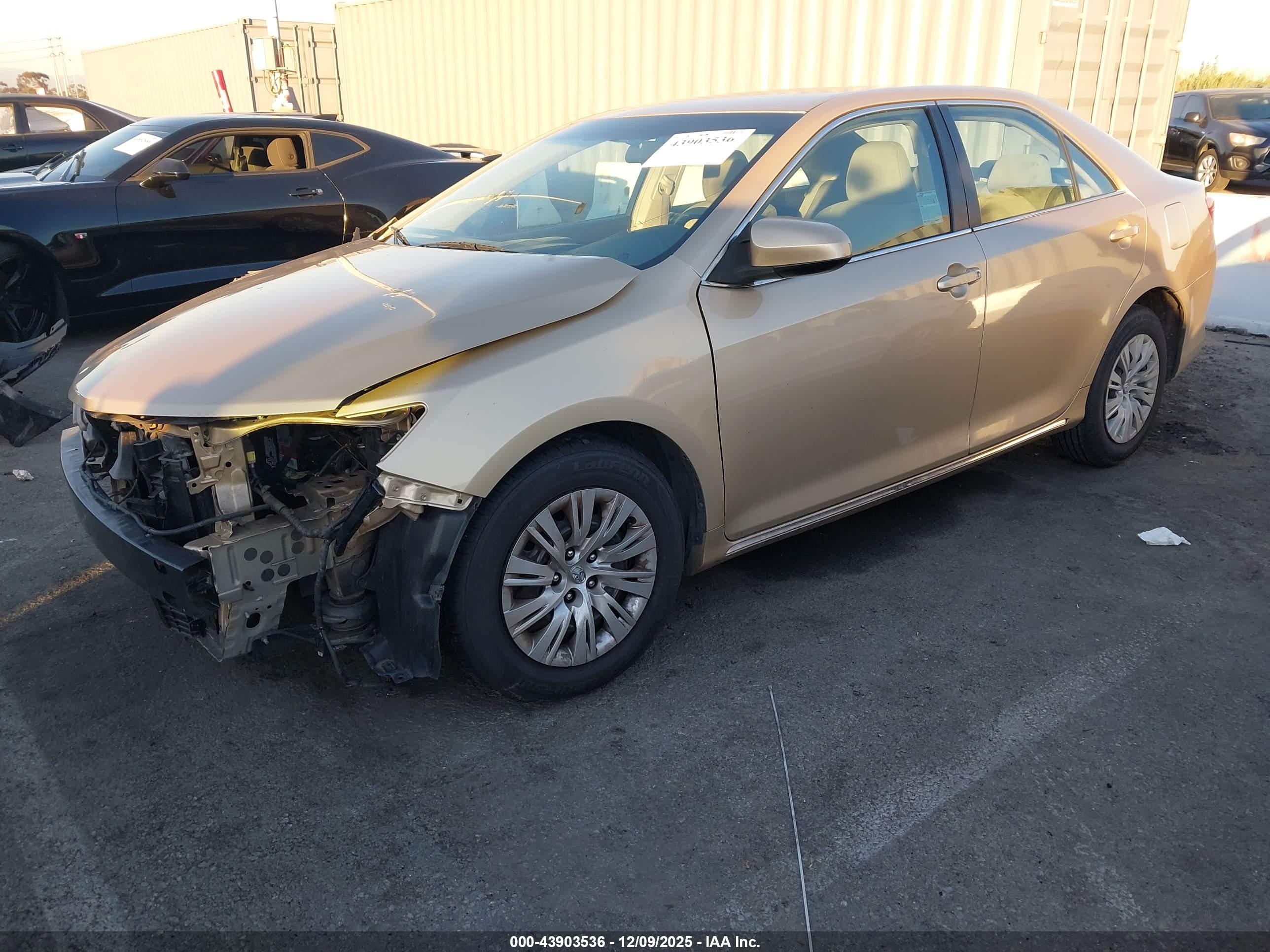 TOYOTA CAMRY image 2