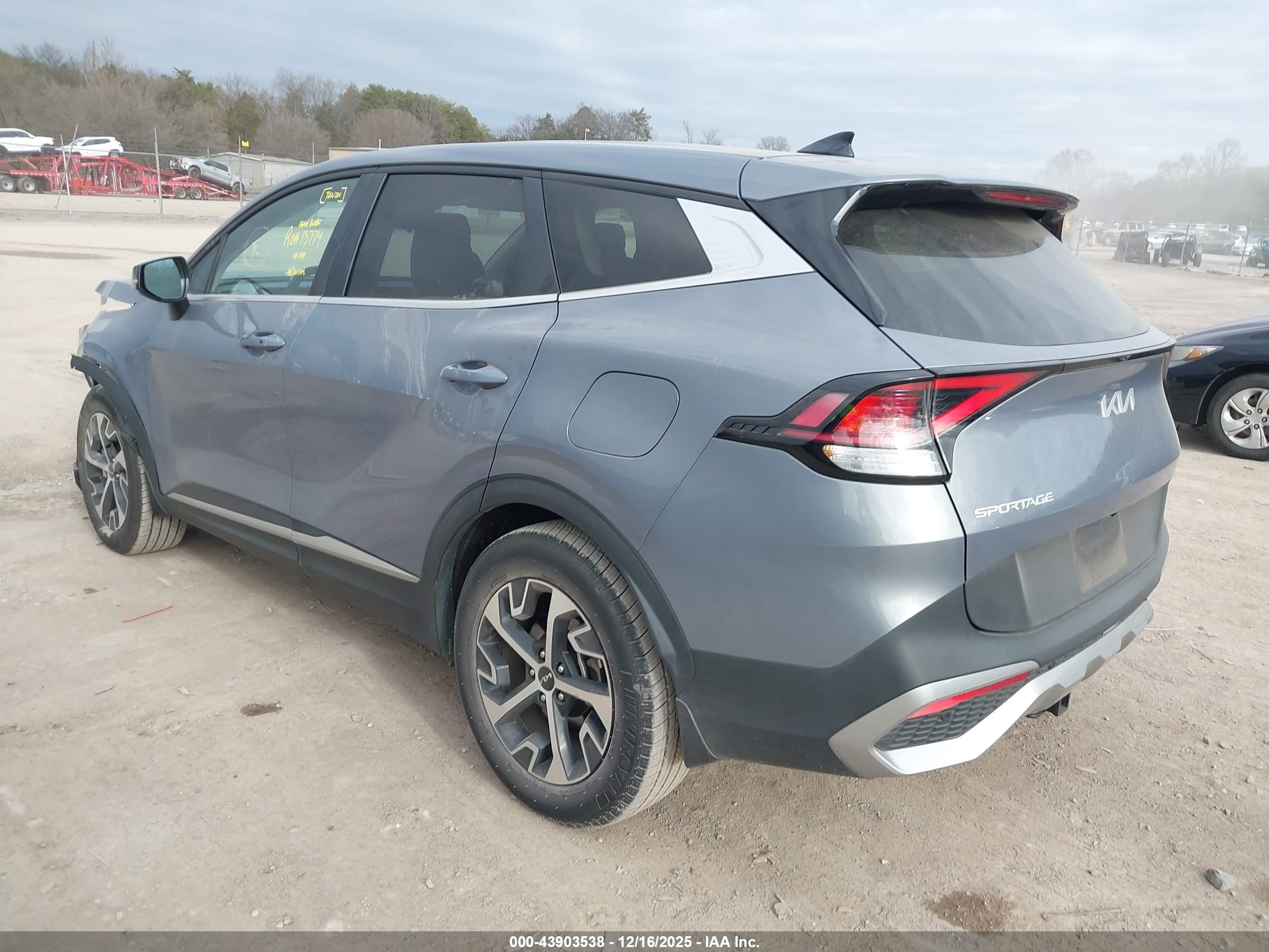 KIA SPORTAGE image 3