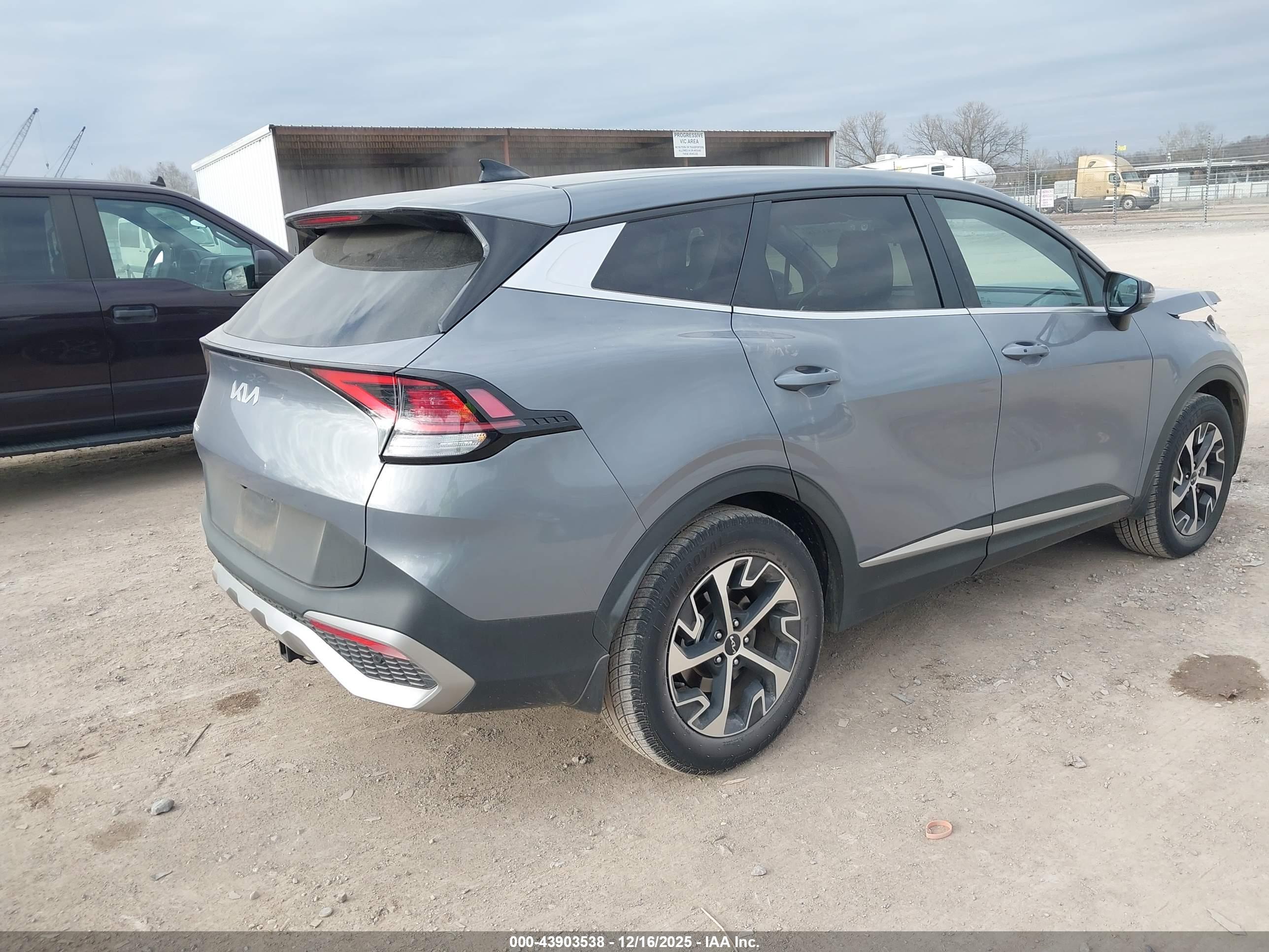 KIA SPORTAGE image 4