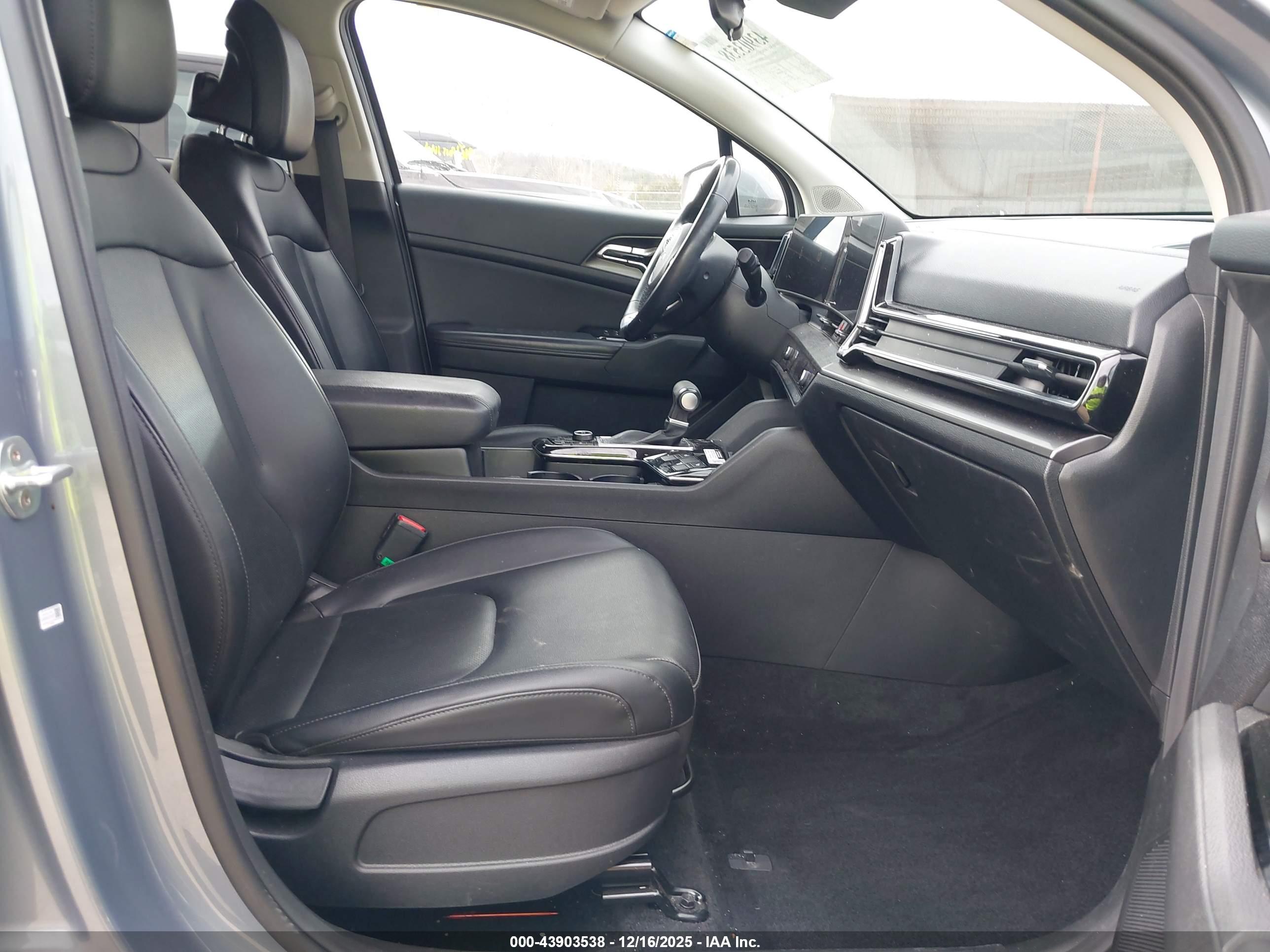 KIA SPORTAGE image 5
