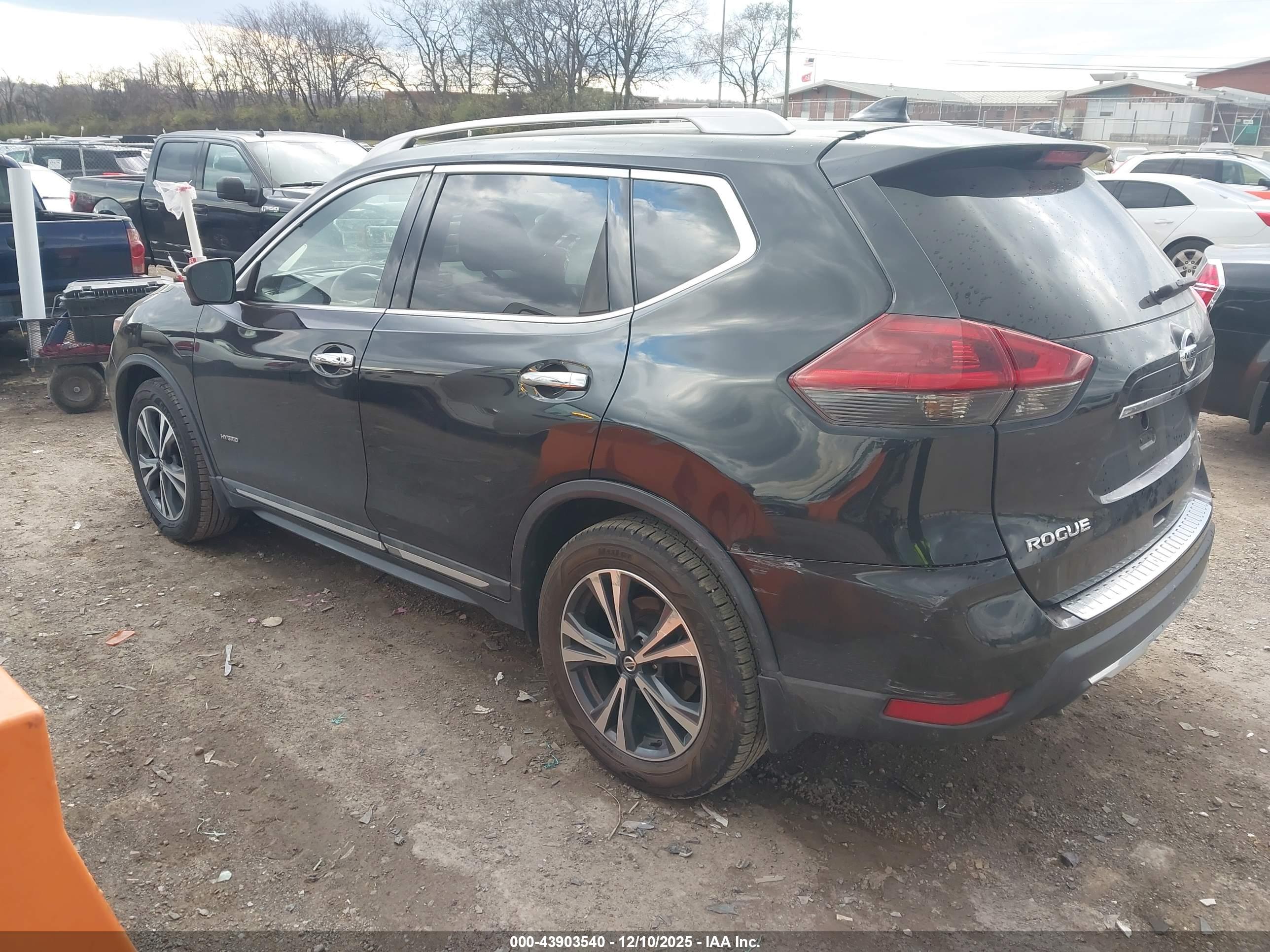NISSAN ROGUE image 3