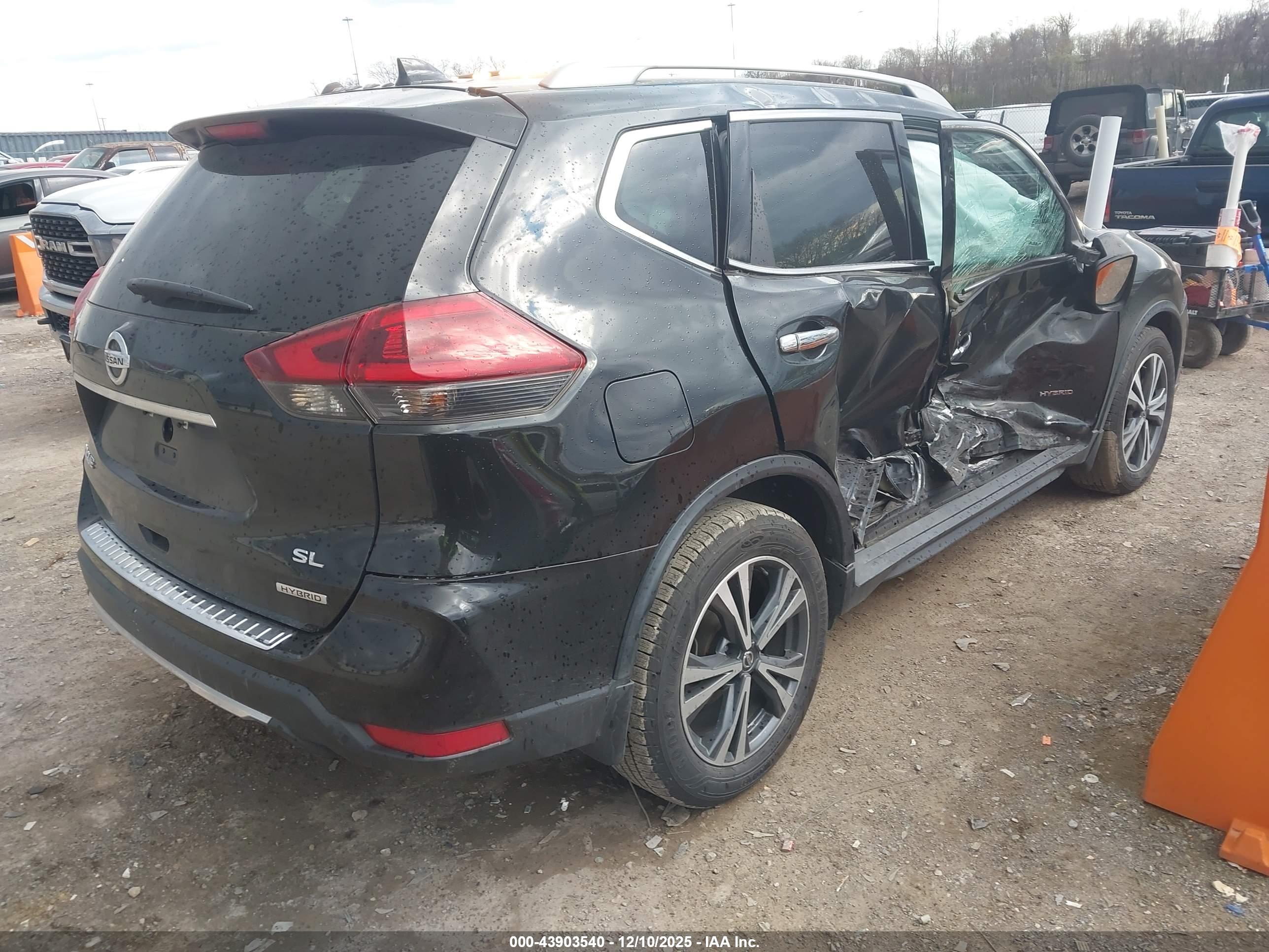 NISSAN ROGUE image 4