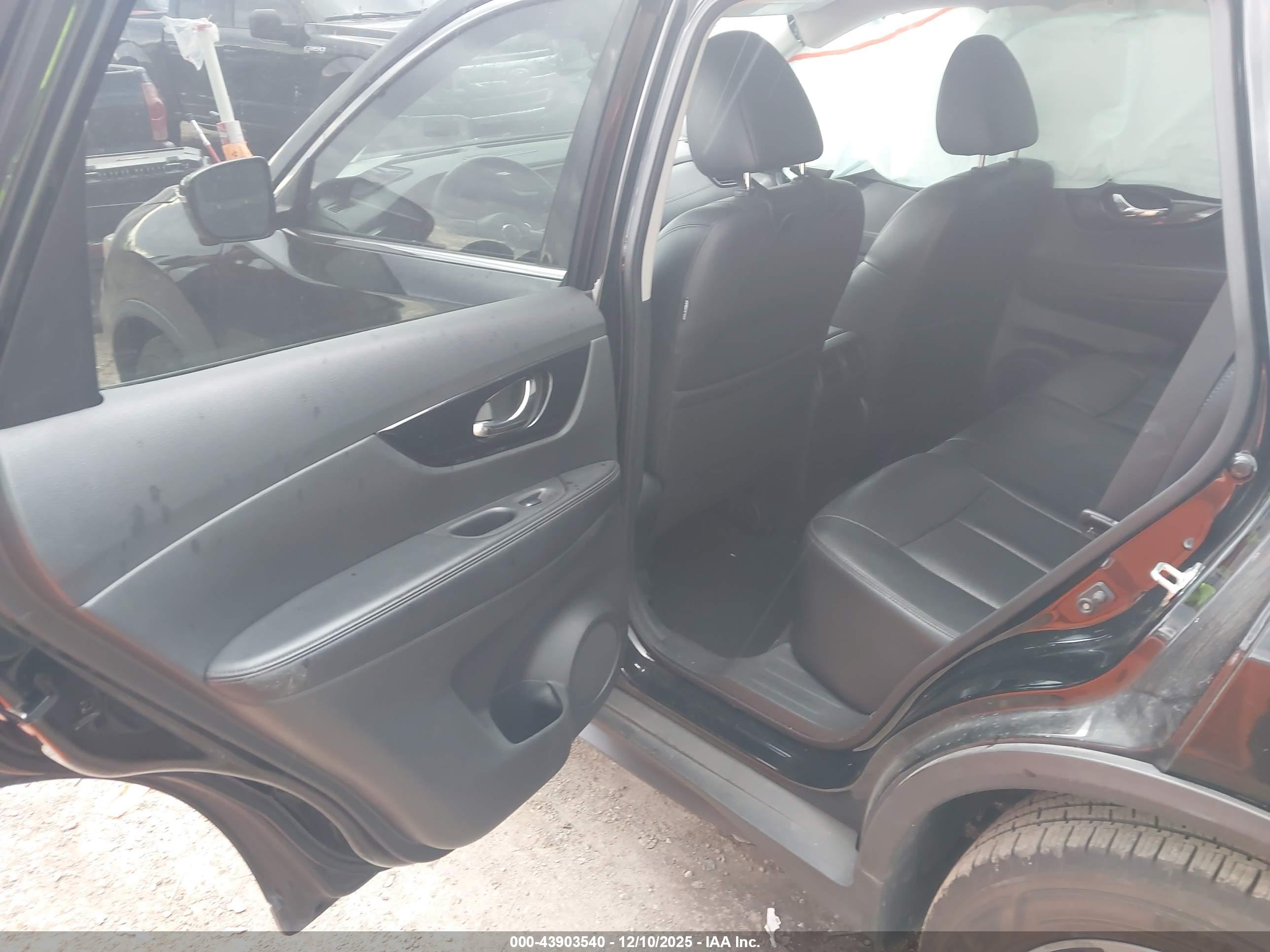 NISSAN ROGUE image 8