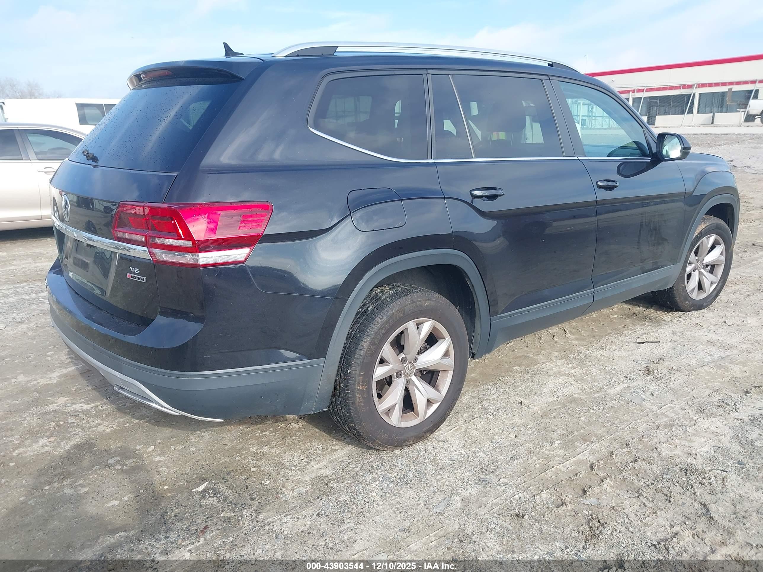 VOLKSWAGEN ATLAS image 4