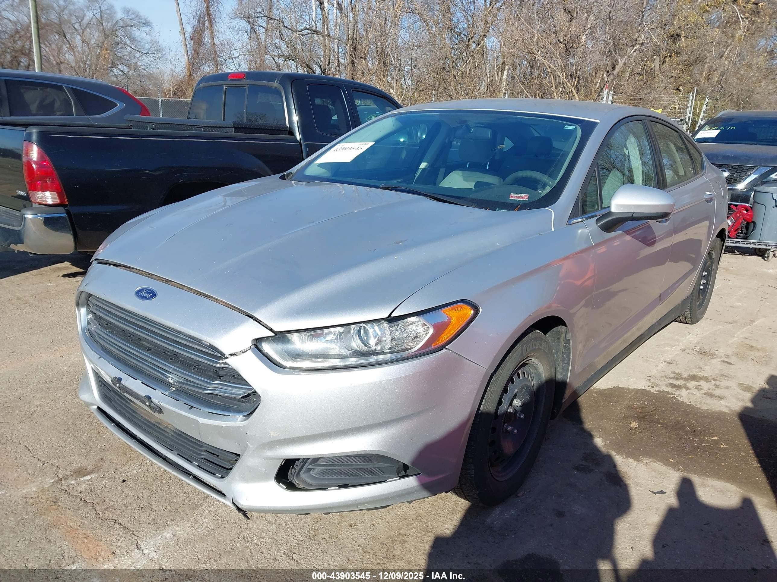 FORD FUSION image 2