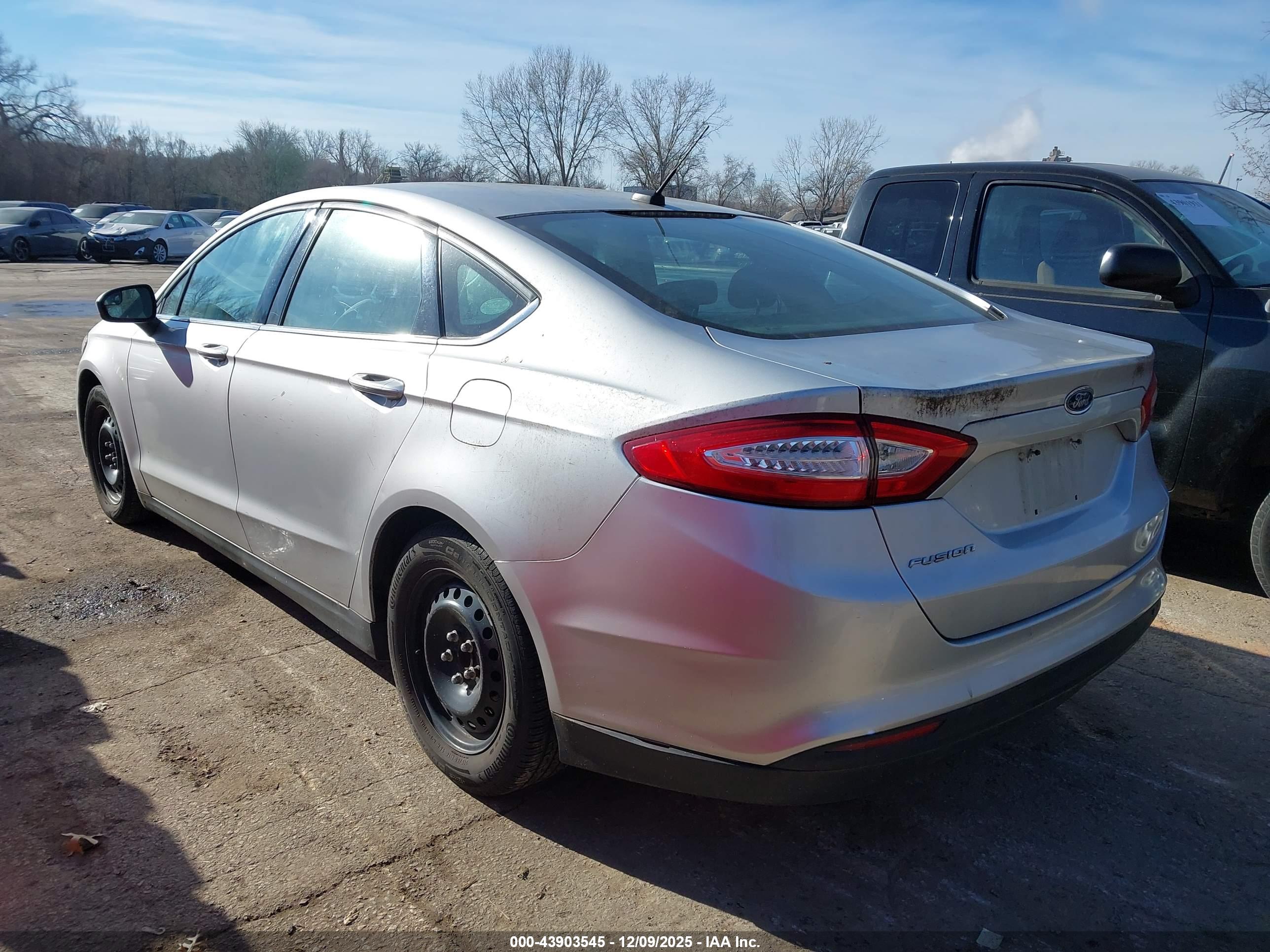 FORD FUSION image 3