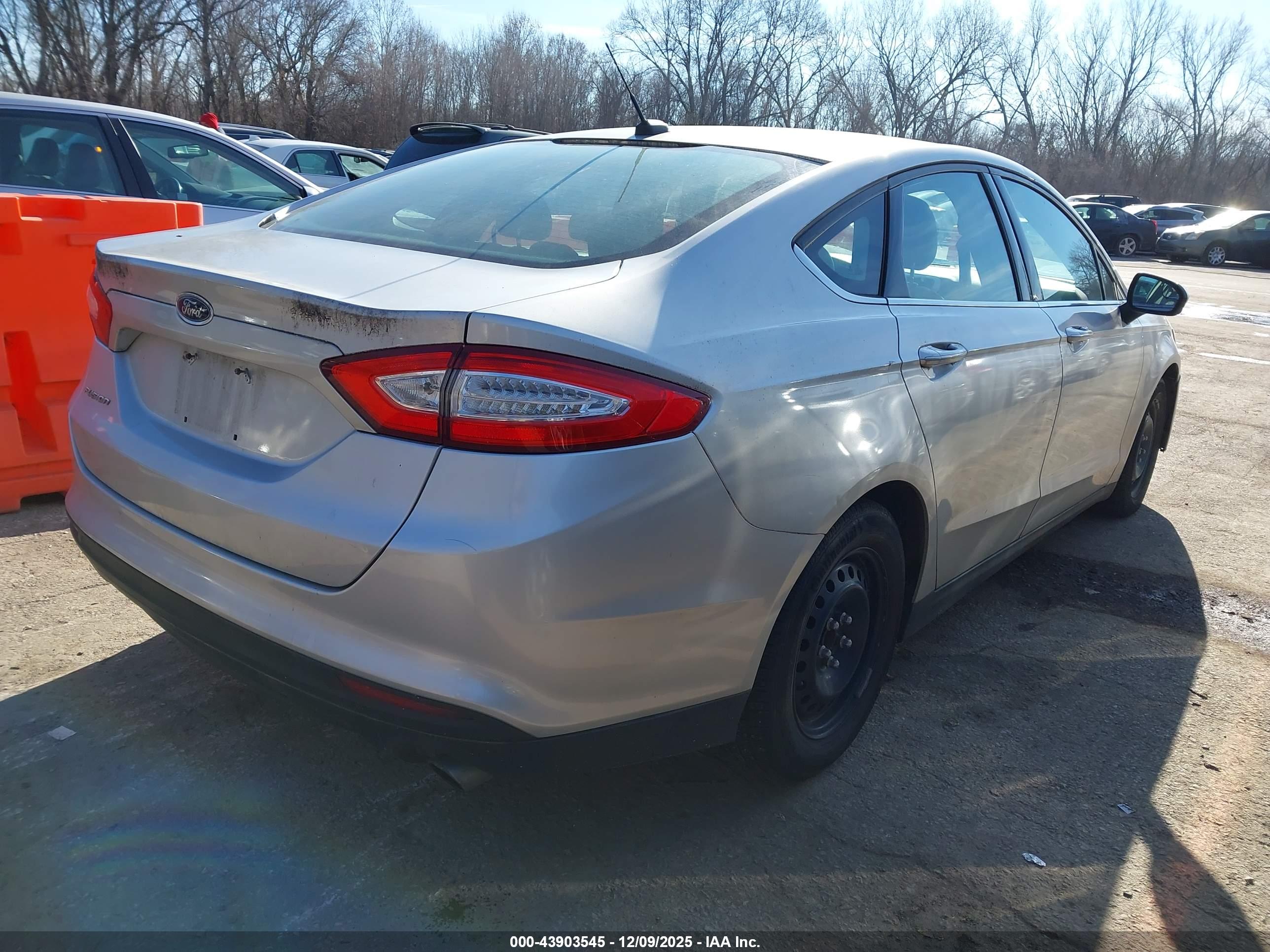 FORD FUSION image 4