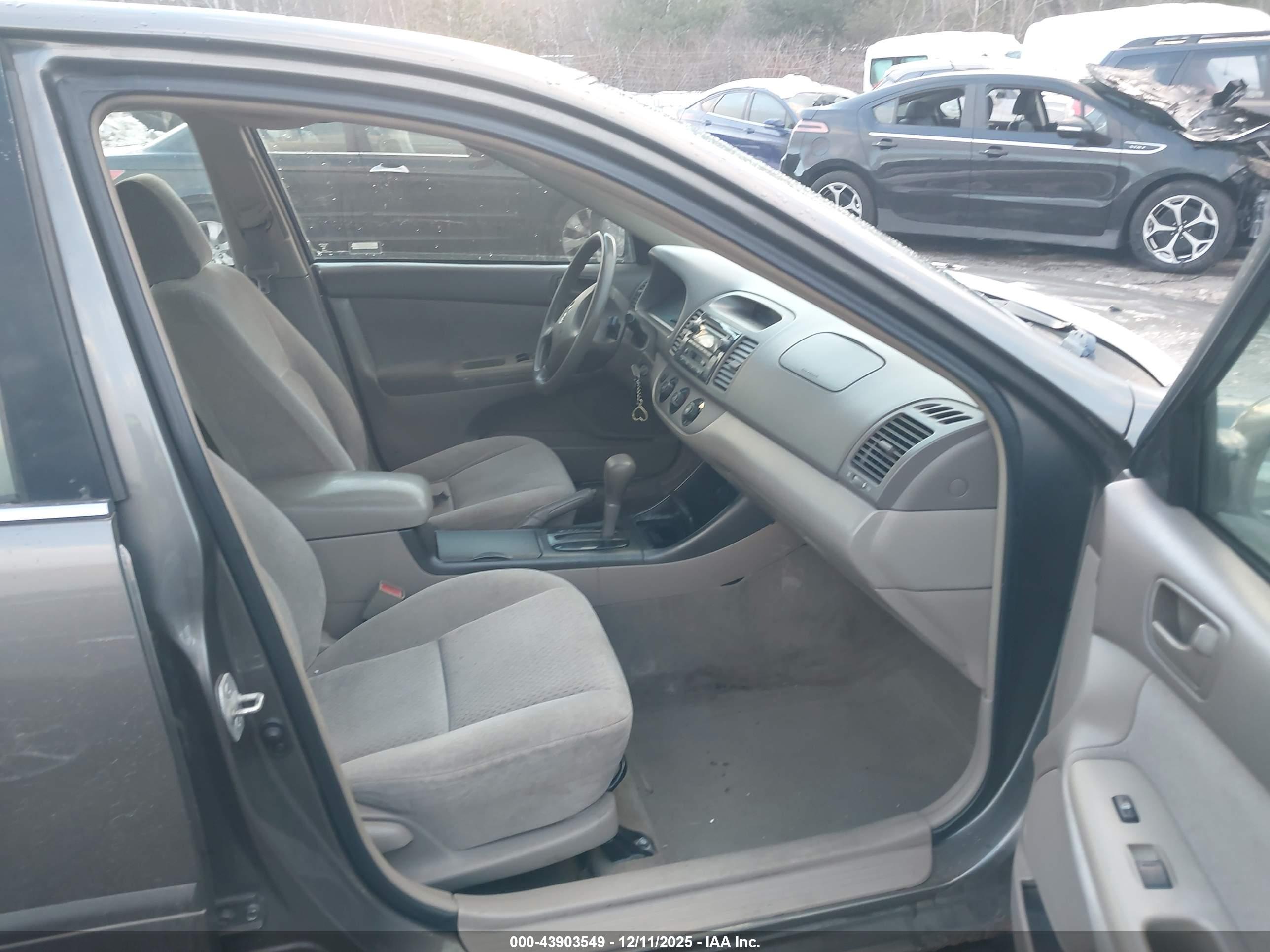 TOYOTA CAMRY image 5