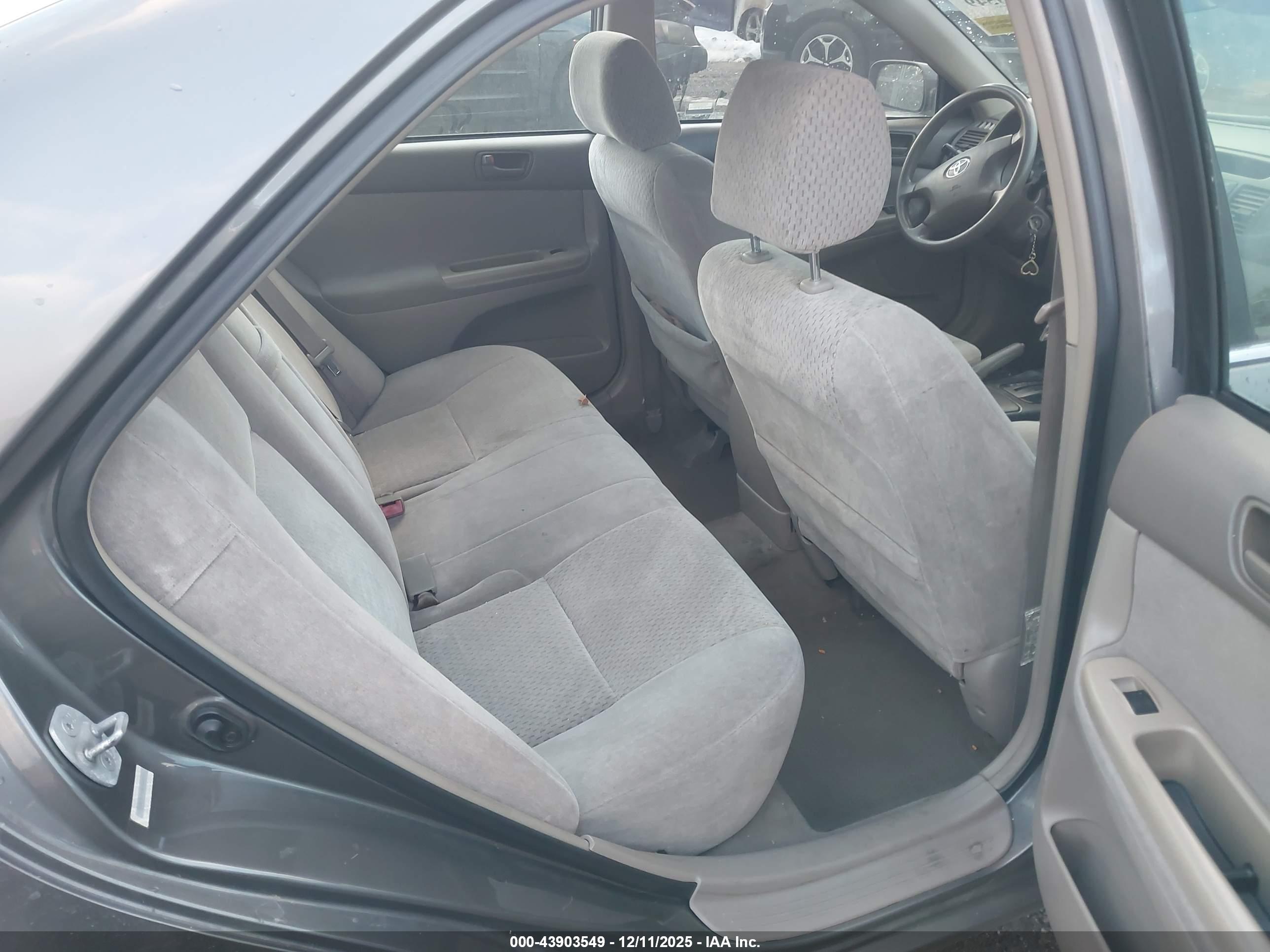 TOYOTA CAMRY image 8