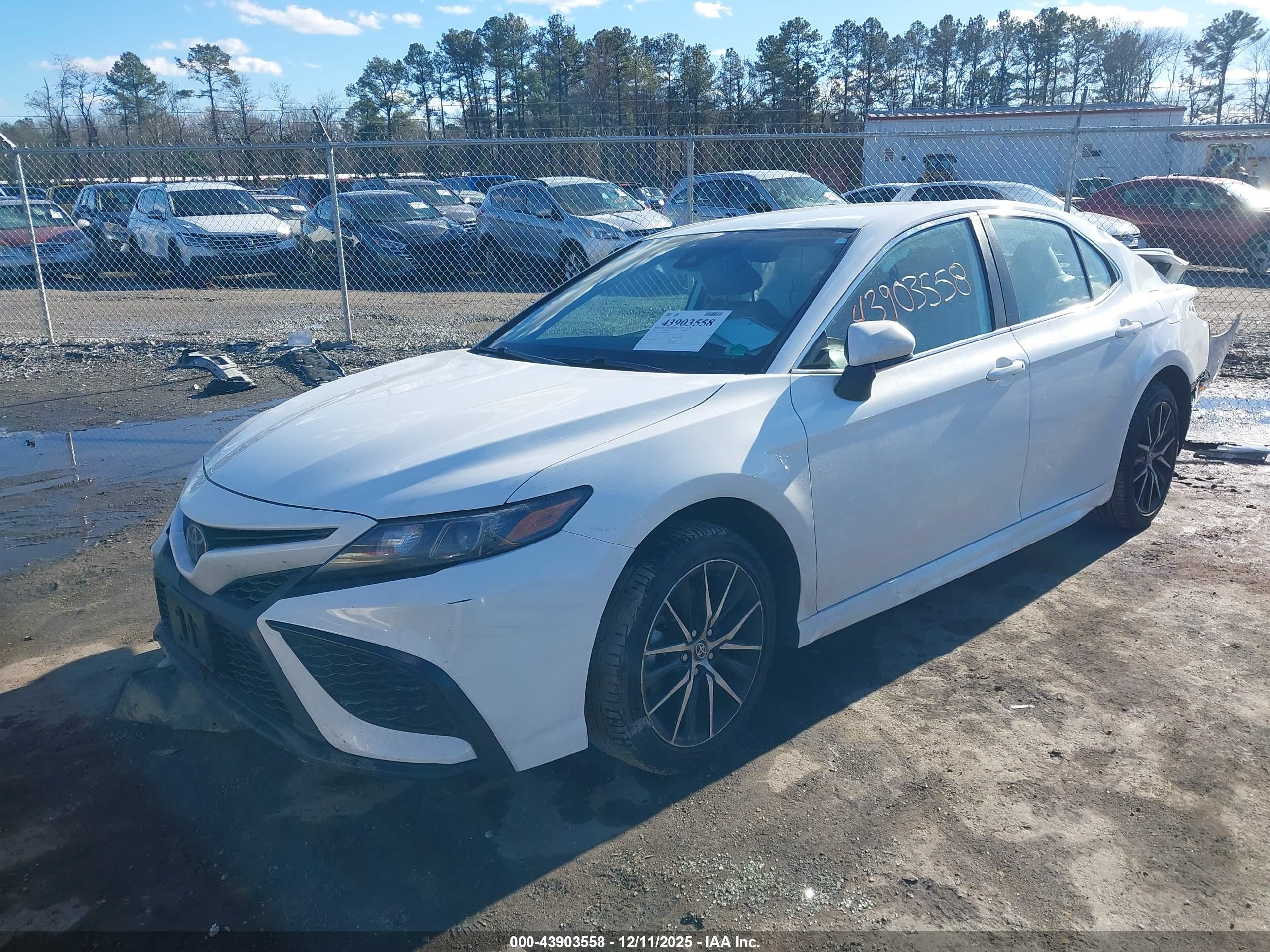 TOYOTA CAMRY image 2